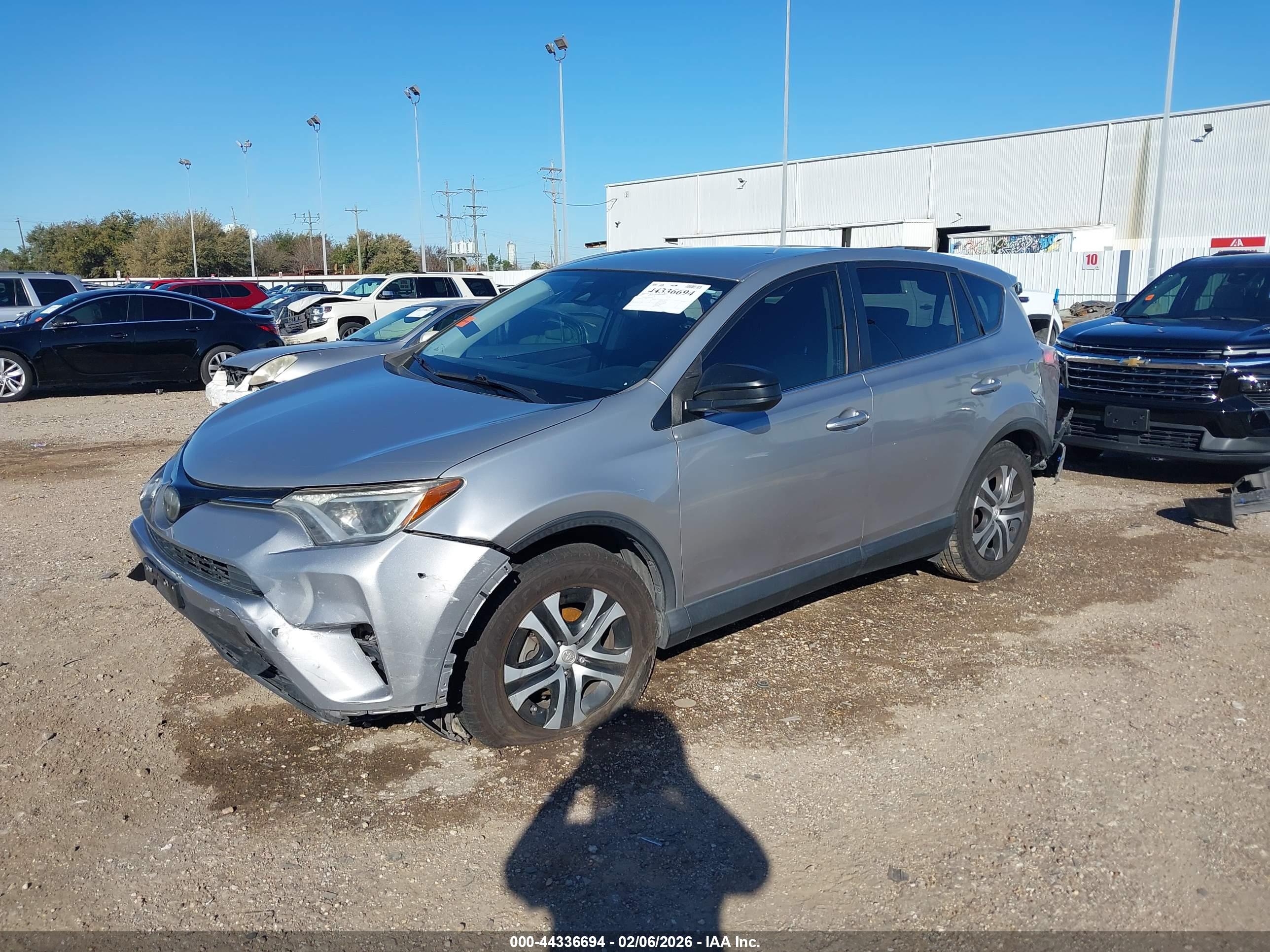 TOYOTA RAV4 image 2