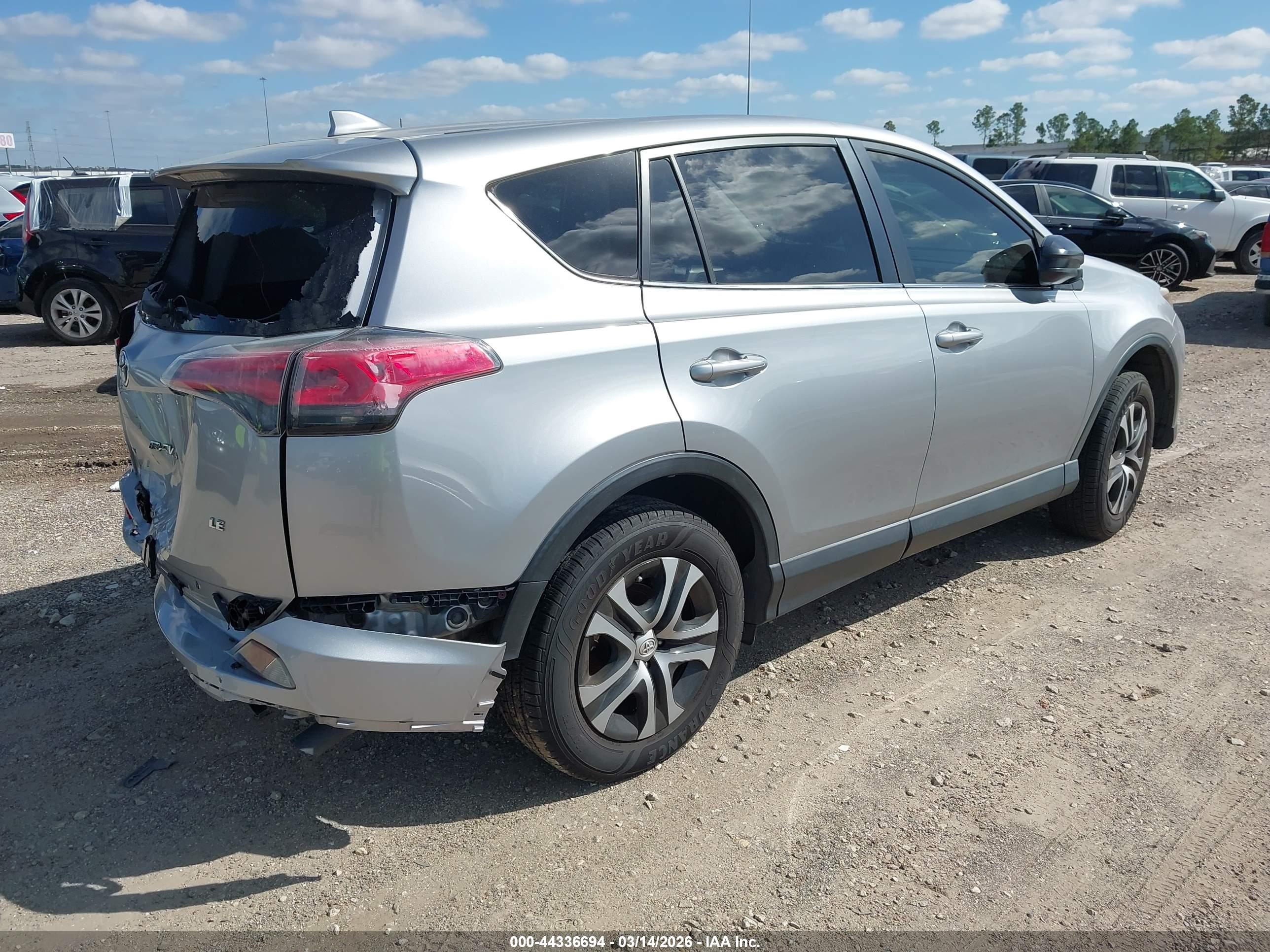 TOYOTA RAV4 image 4
