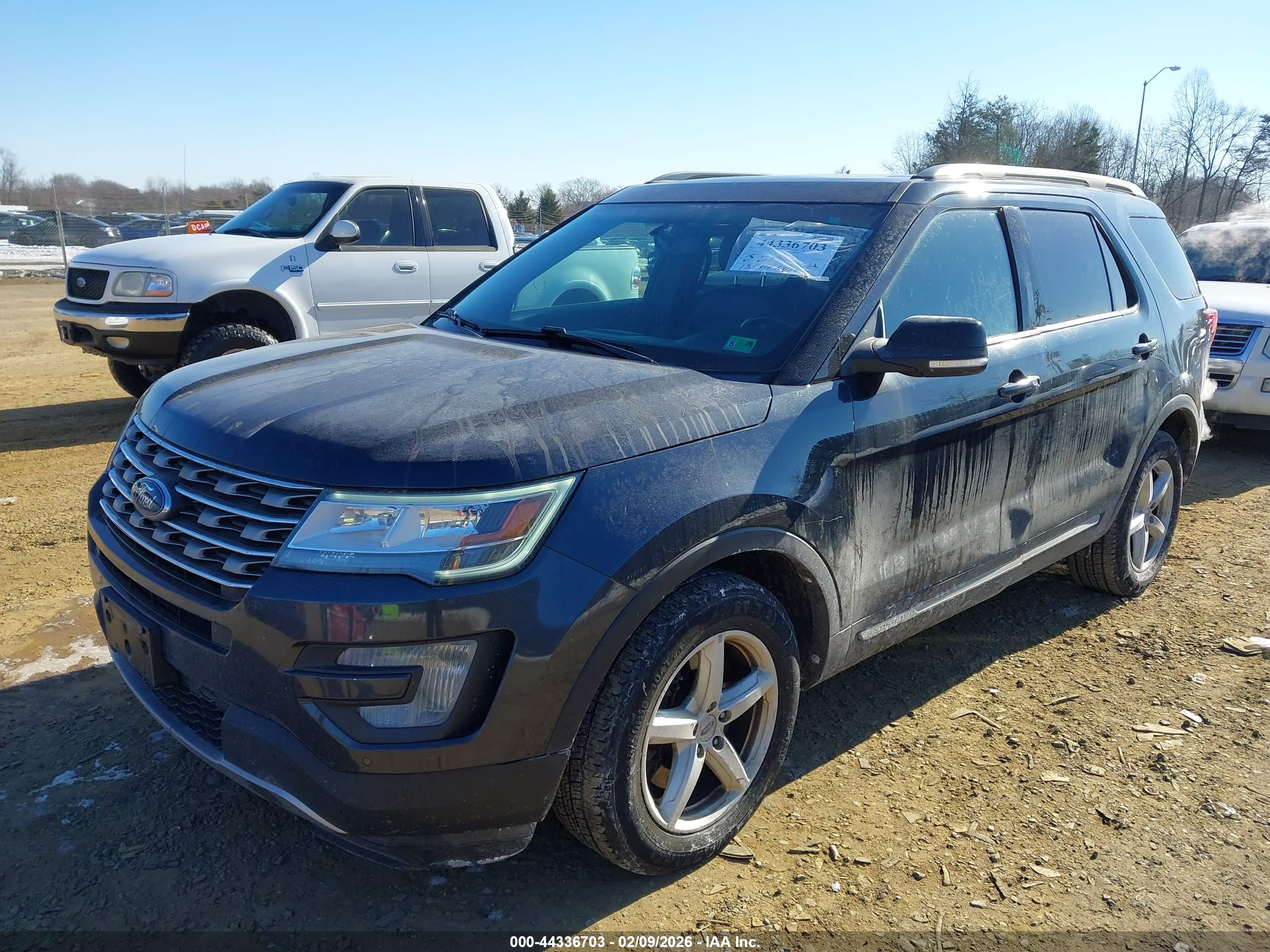 FORD EXPLORER image 2