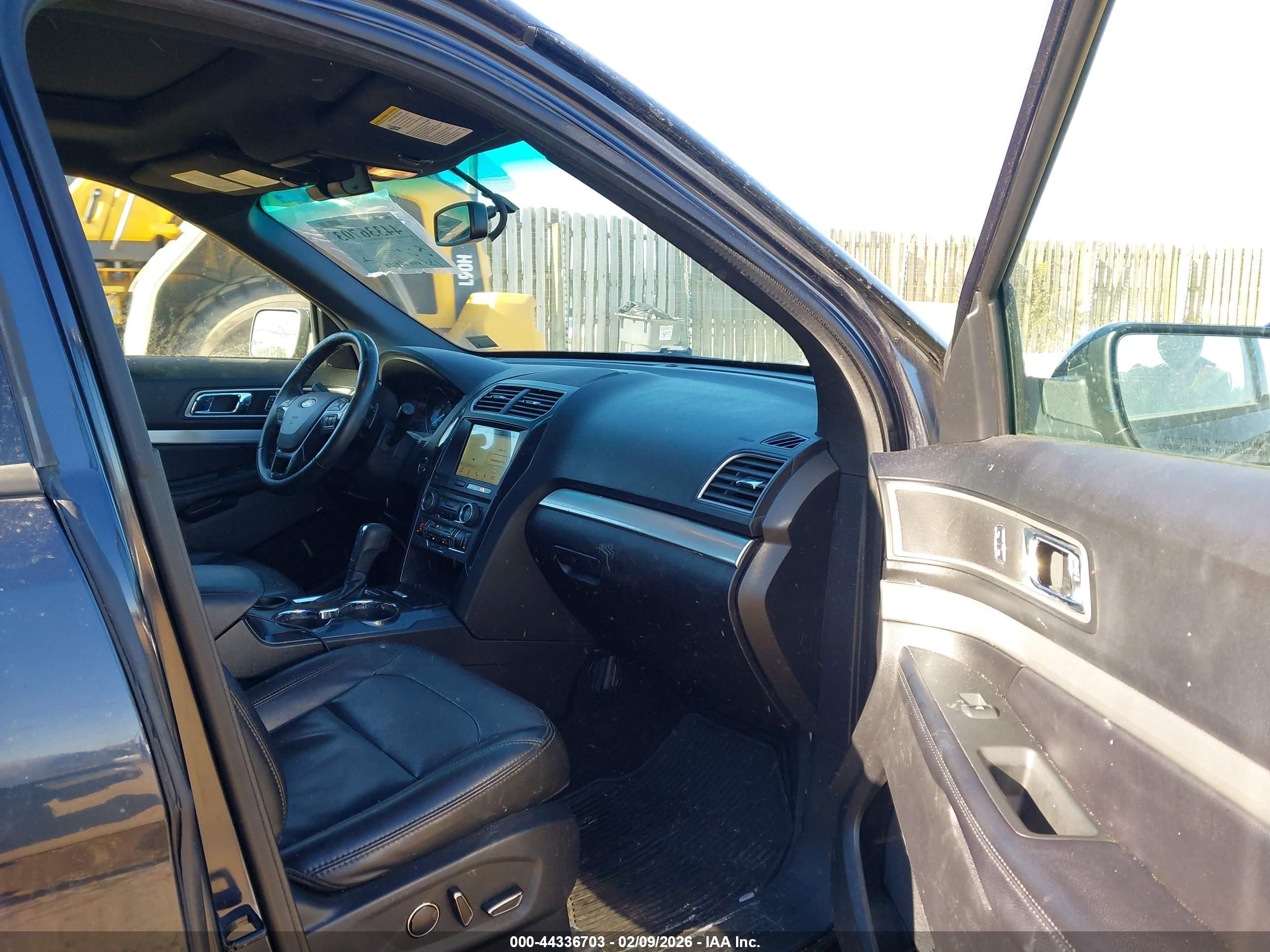 FORD EXPLORER image 5