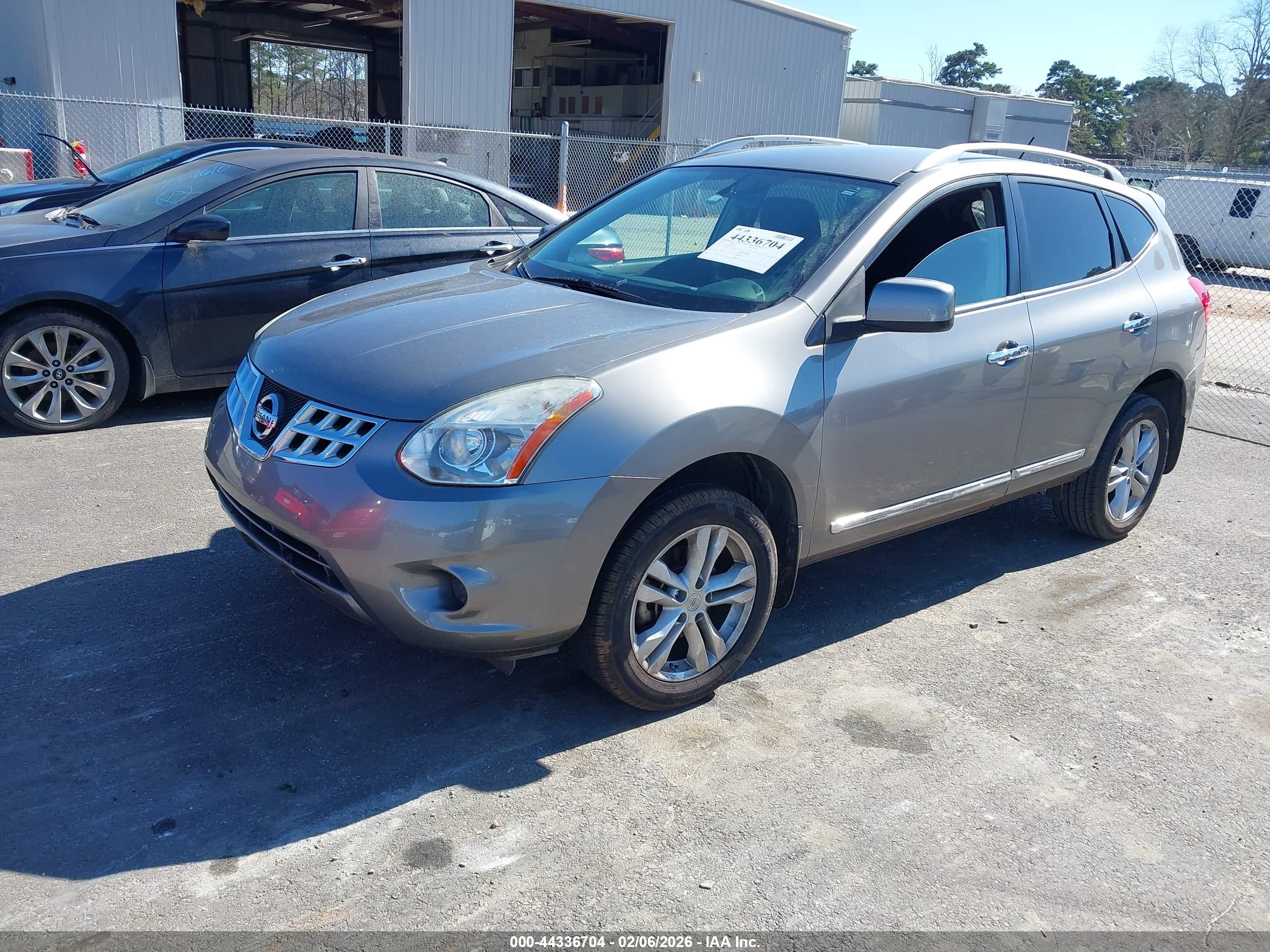 NISSAN ROGUE image 2