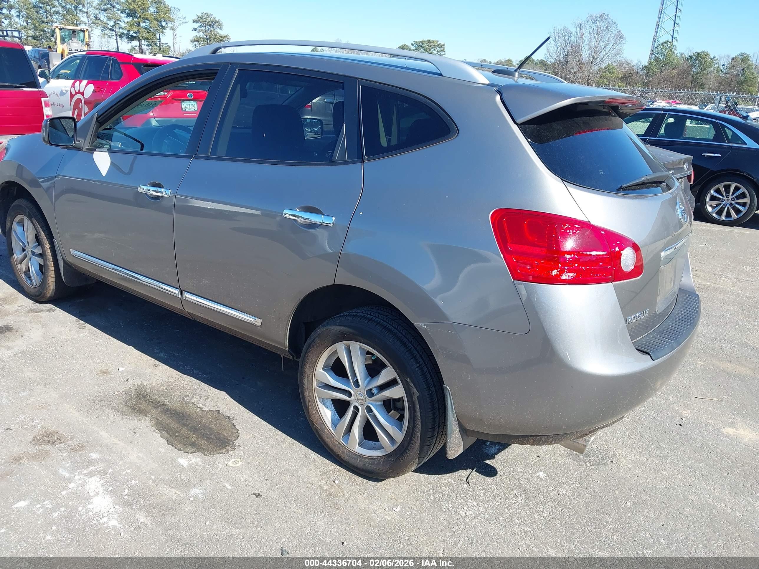 NISSAN ROGUE image 3