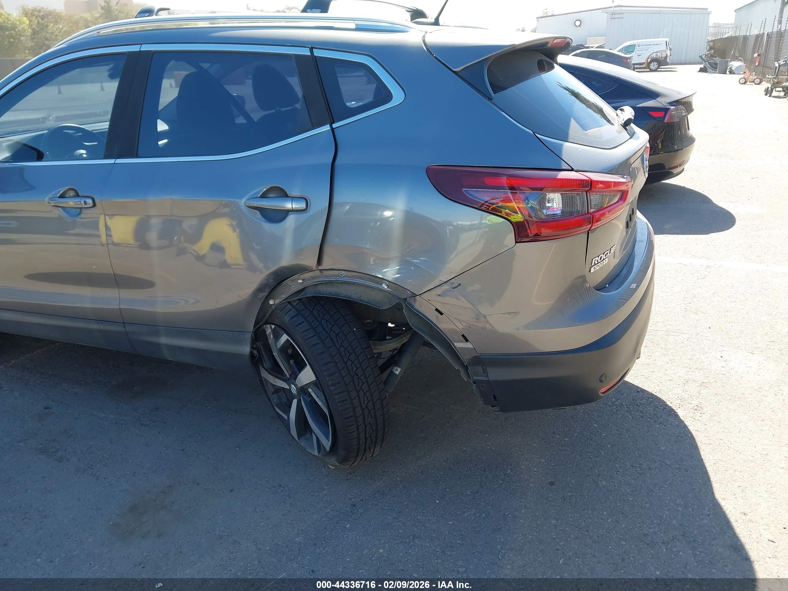 NISSAN ROGUE image 6
