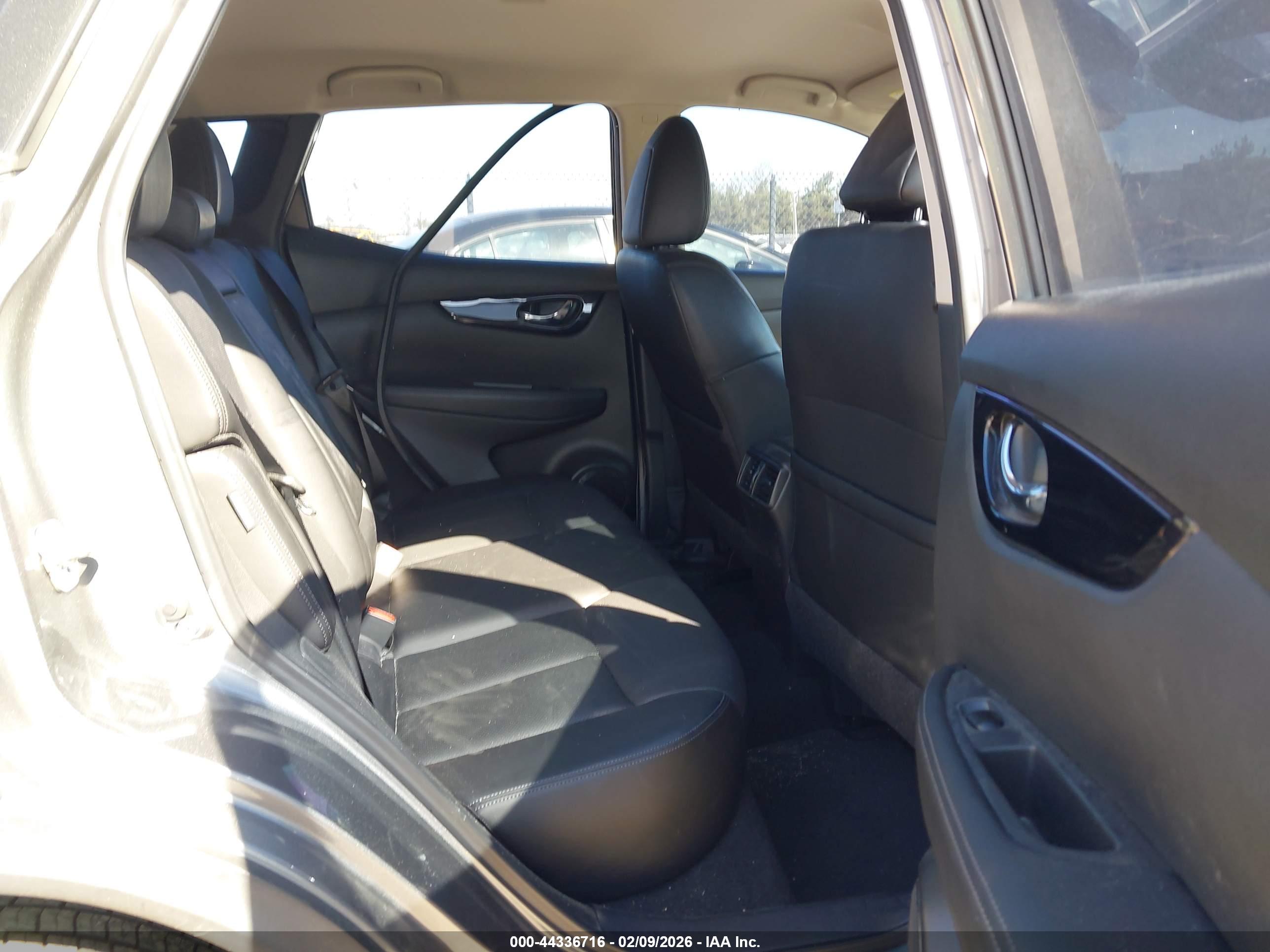 NISSAN ROGUE image 8