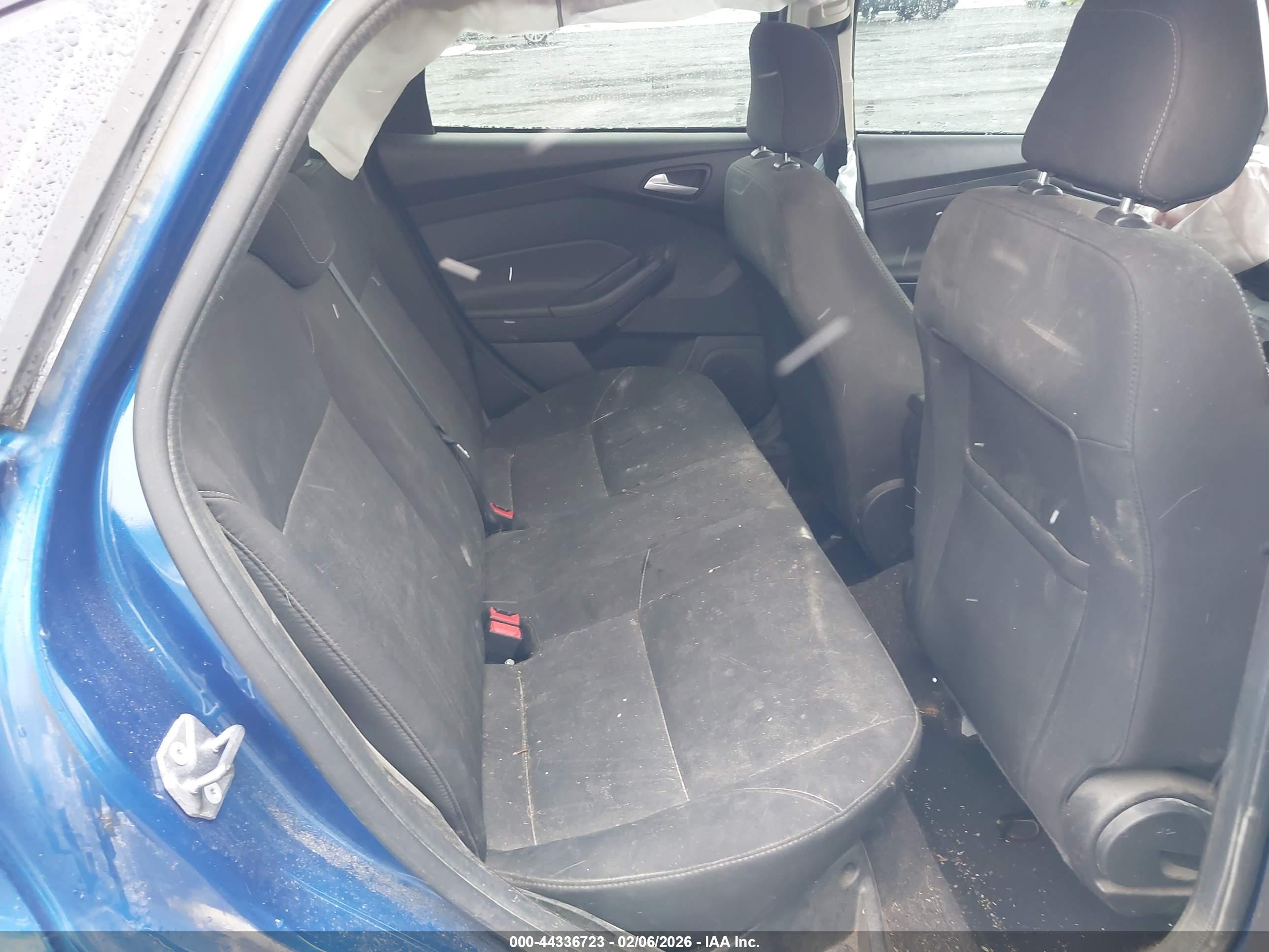 FORD FOCUS image 8