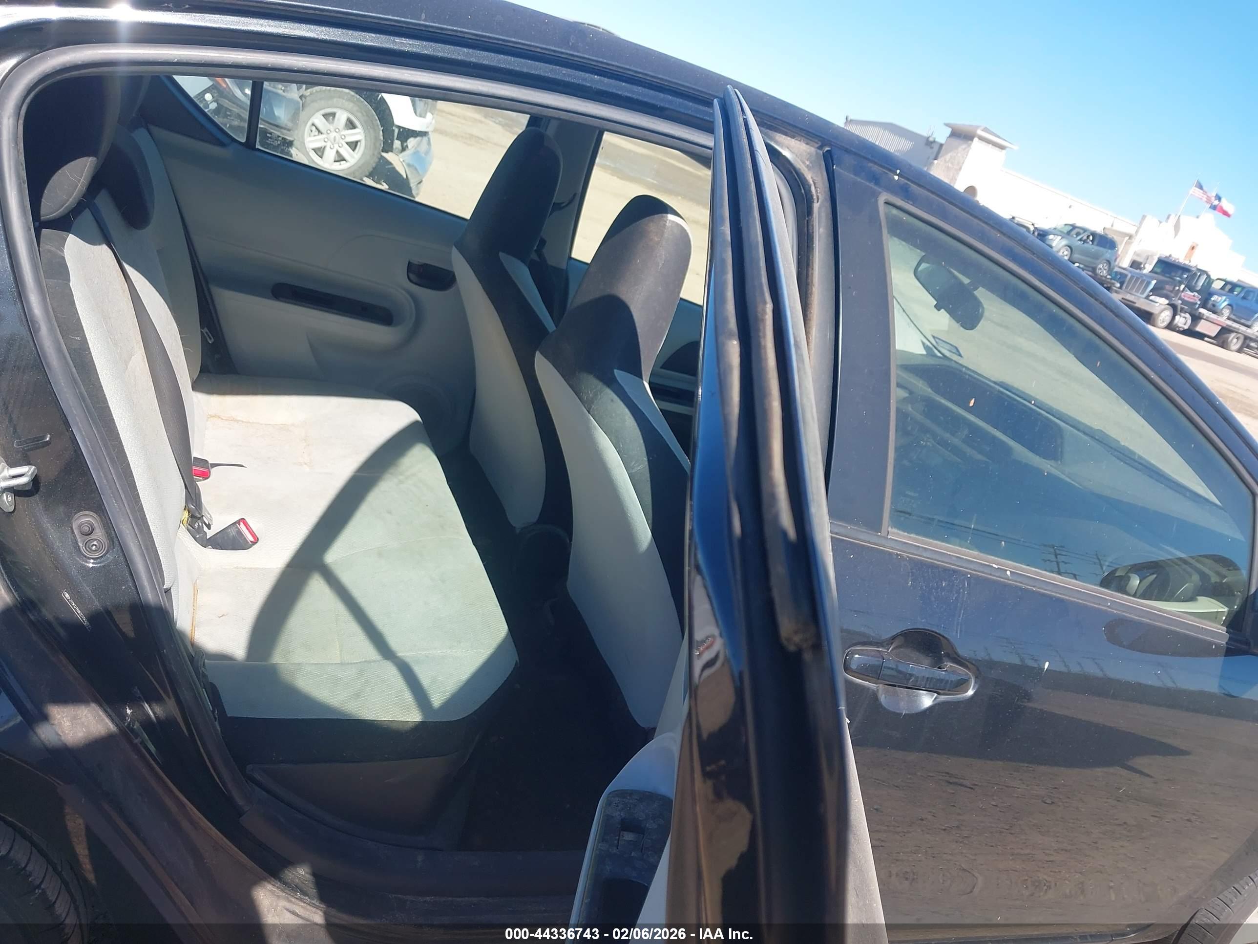 TOYOTA PRIUS image 8