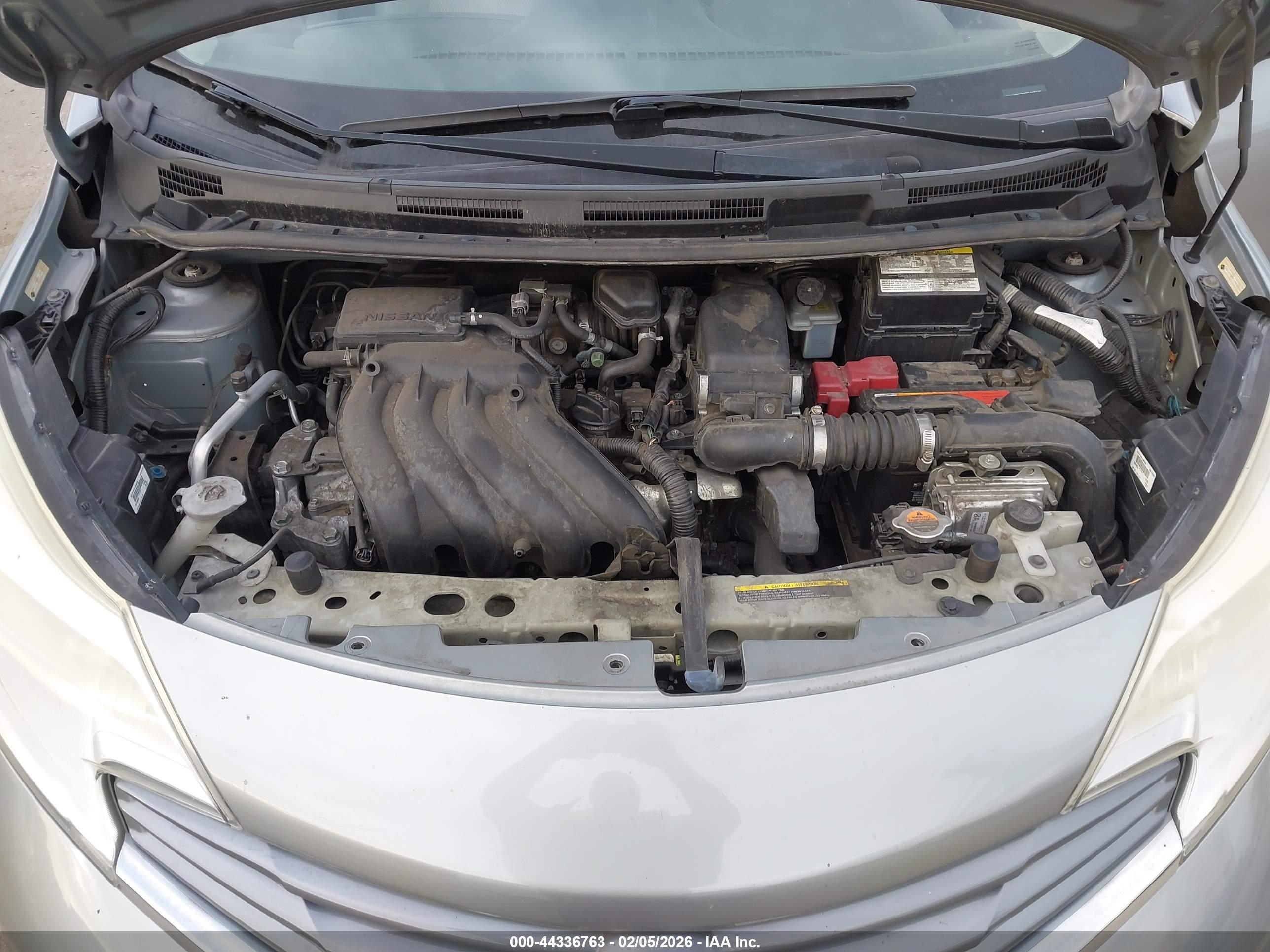 NISSAN VERSA image 10