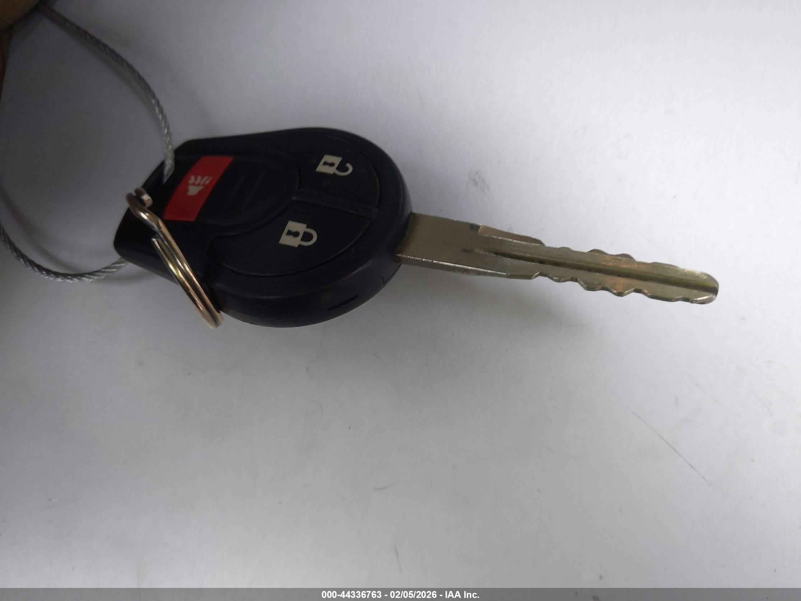 NISSAN VERSA image 11