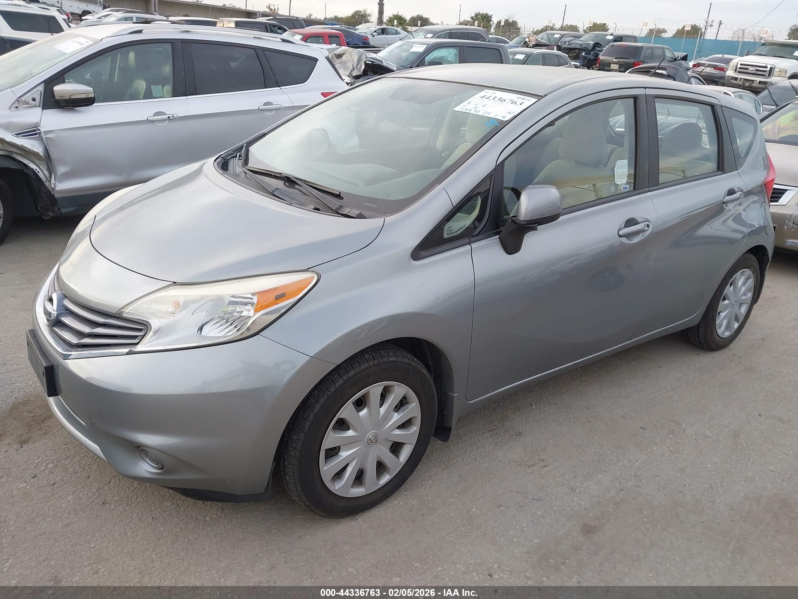 NISSAN VERSA image 2