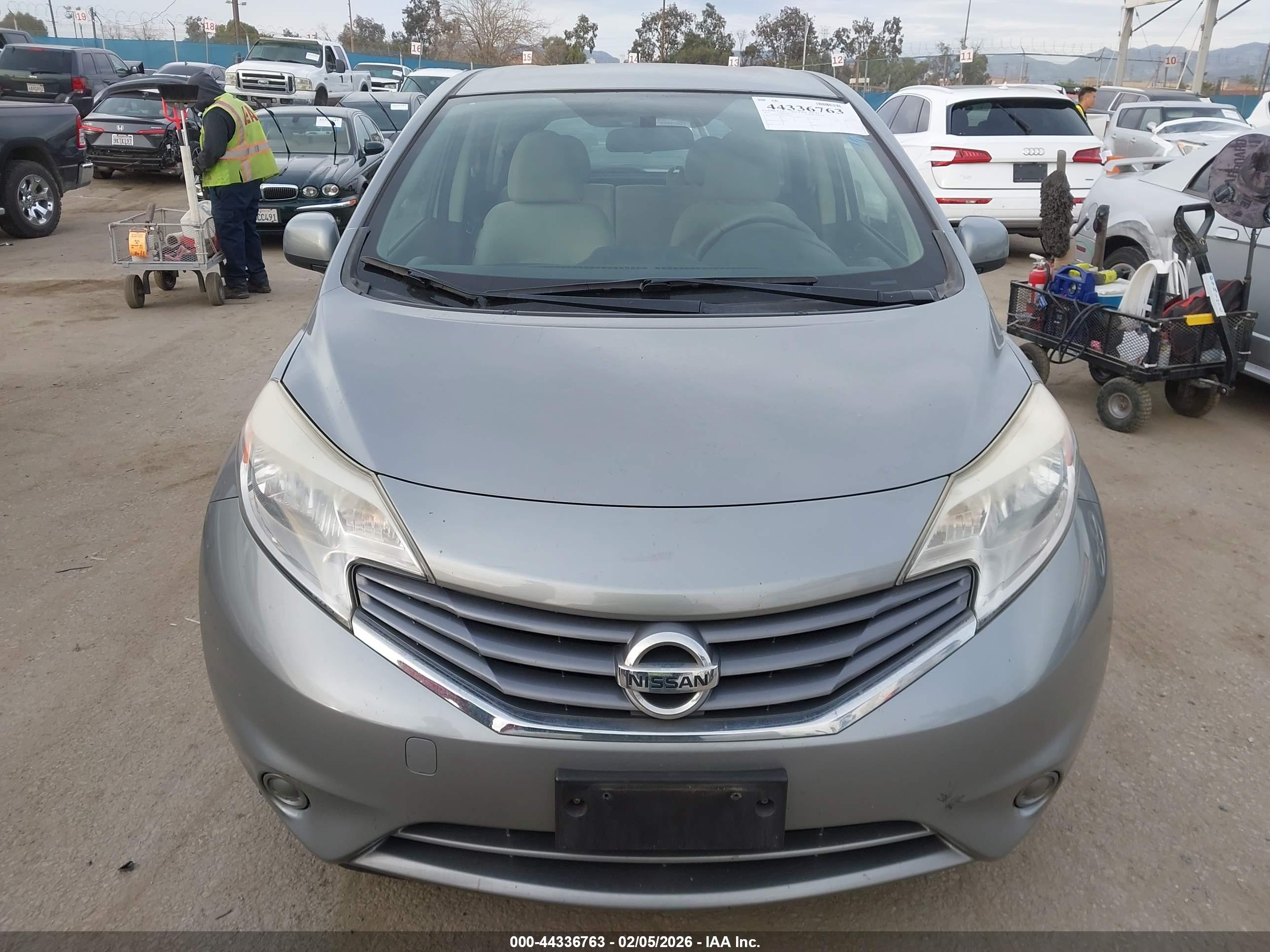 NISSAN VERSA image 6