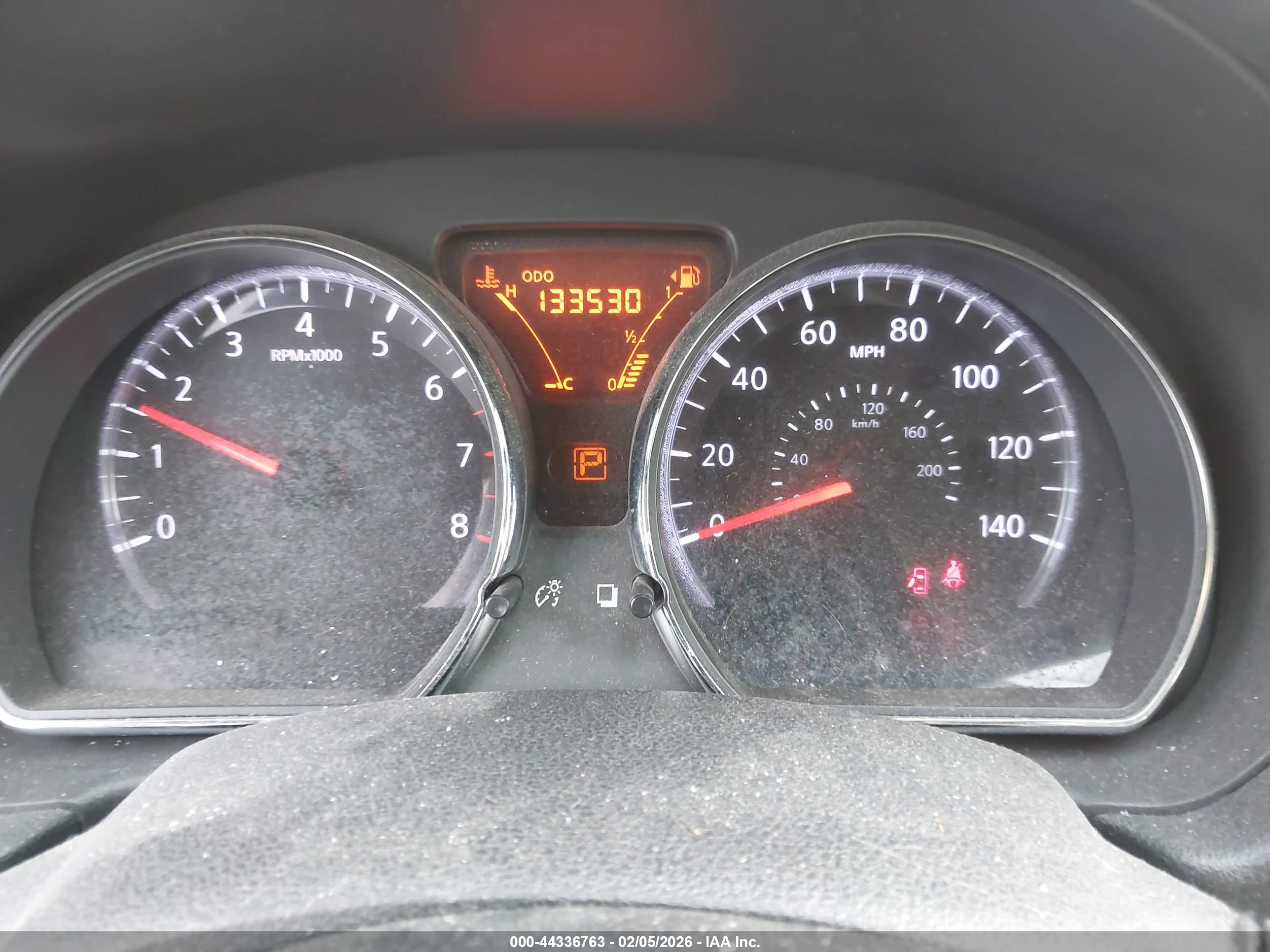 NISSAN VERSA image 7
