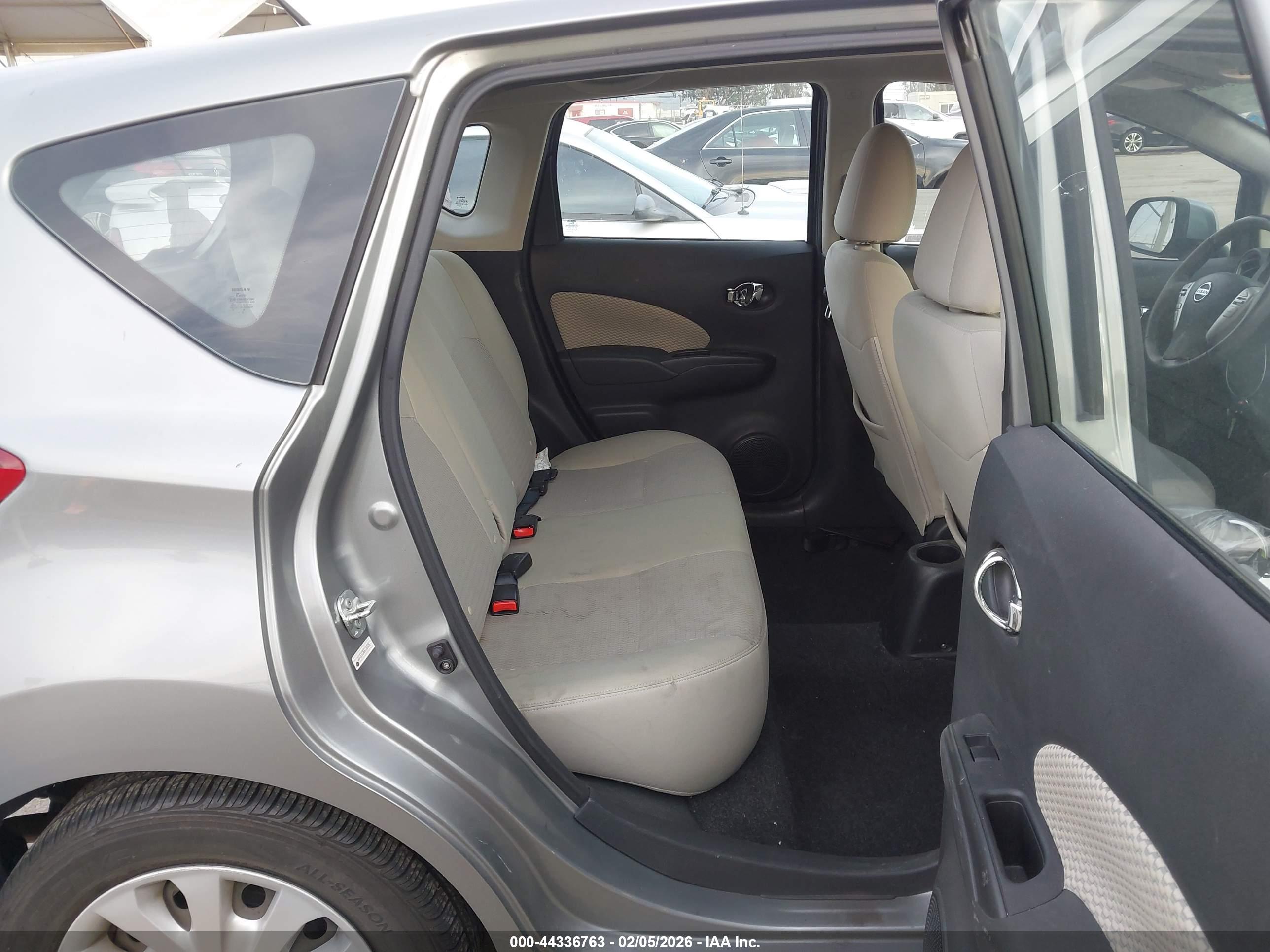 NISSAN VERSA image 8