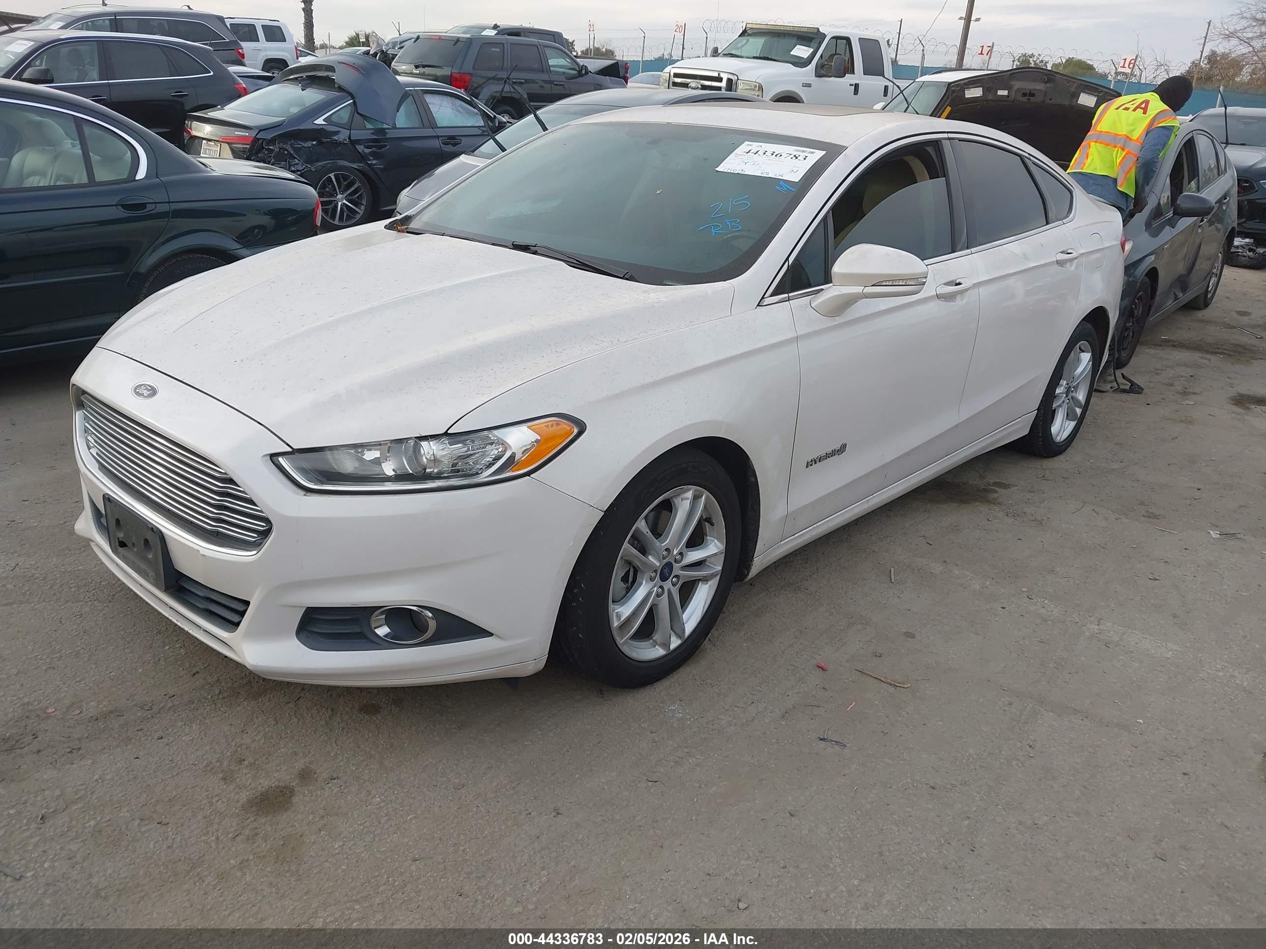 FORD FUSION image 2