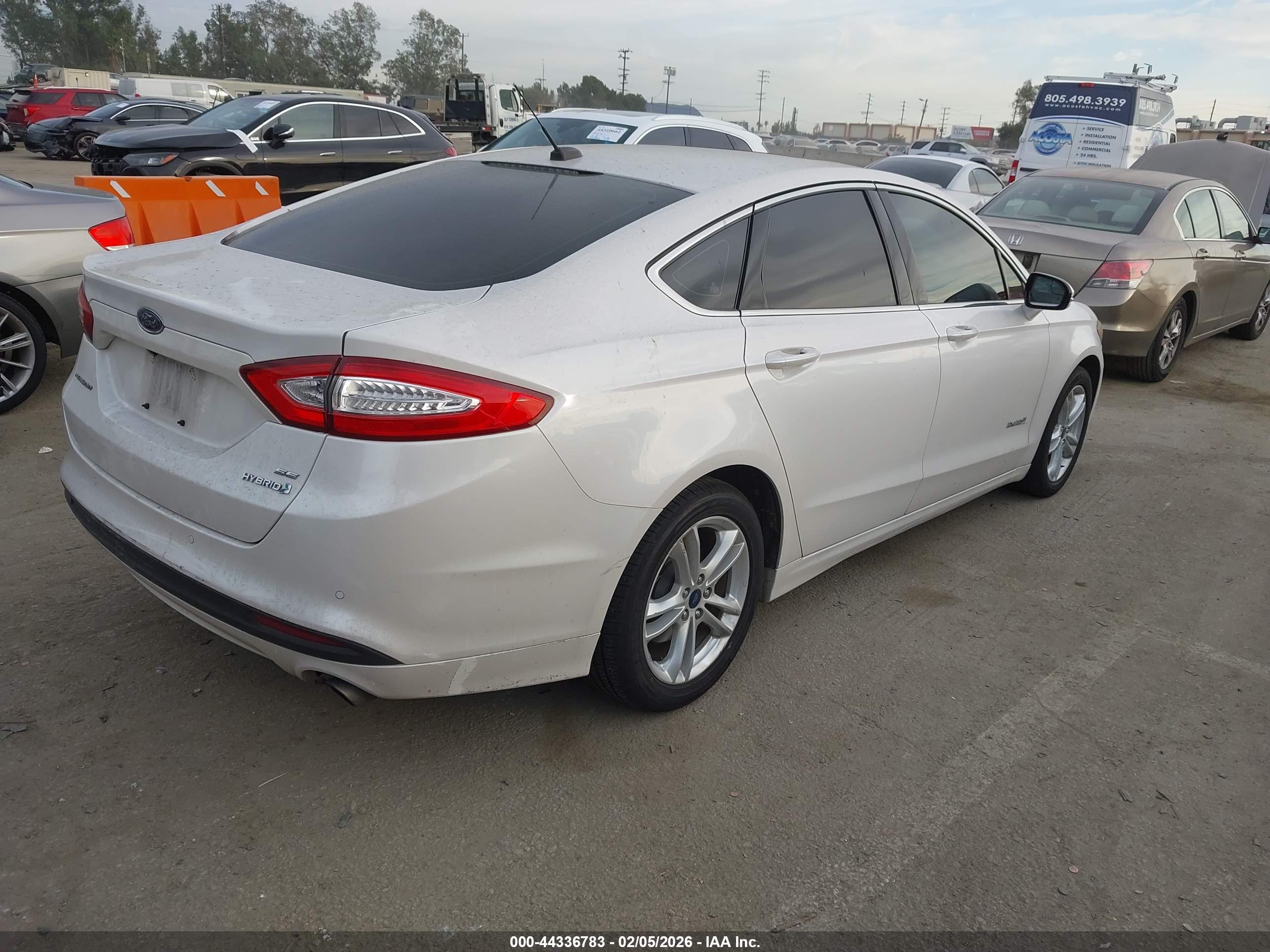 FORD FUSION image 4