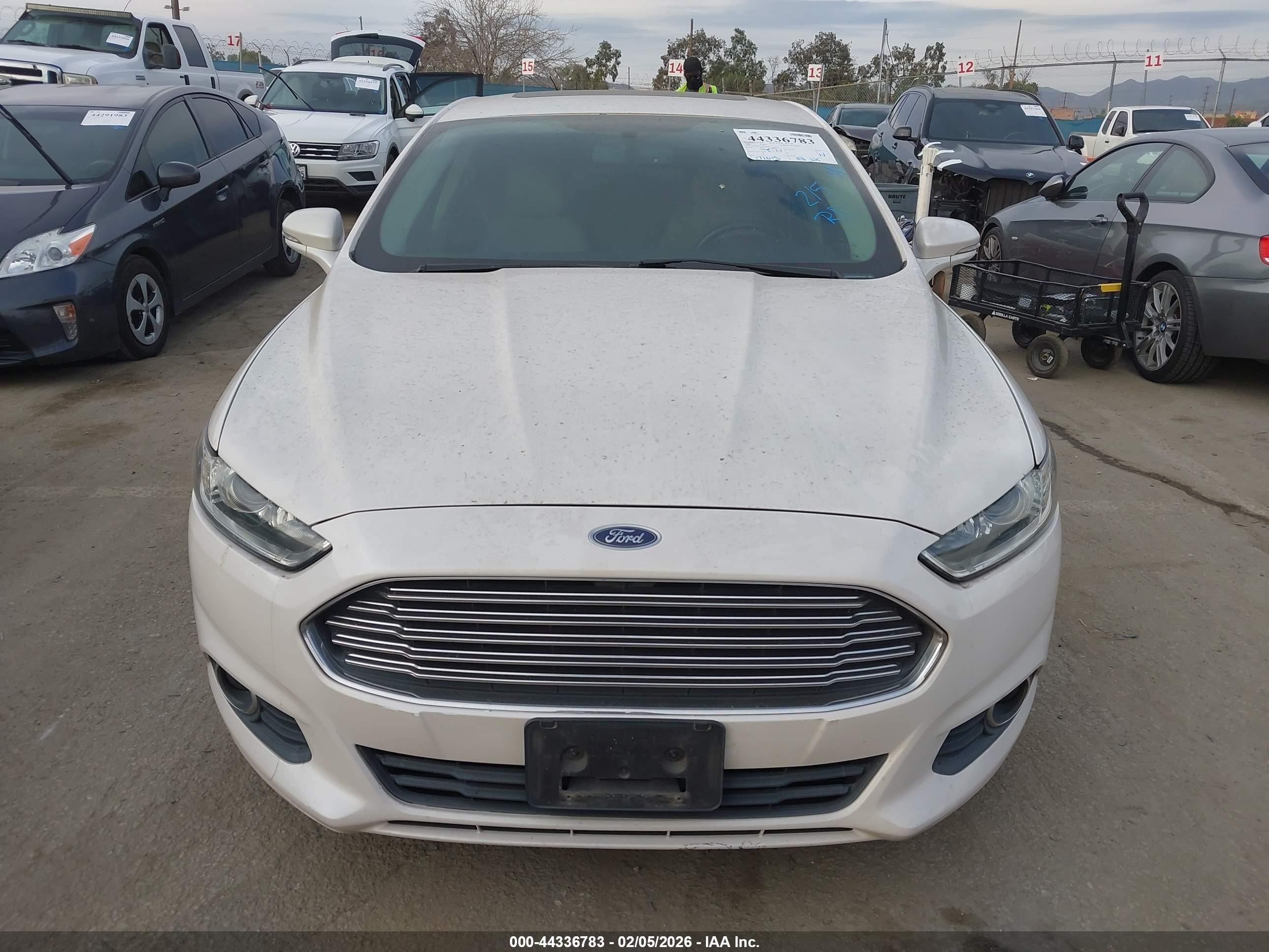 FORD FUSION image 6