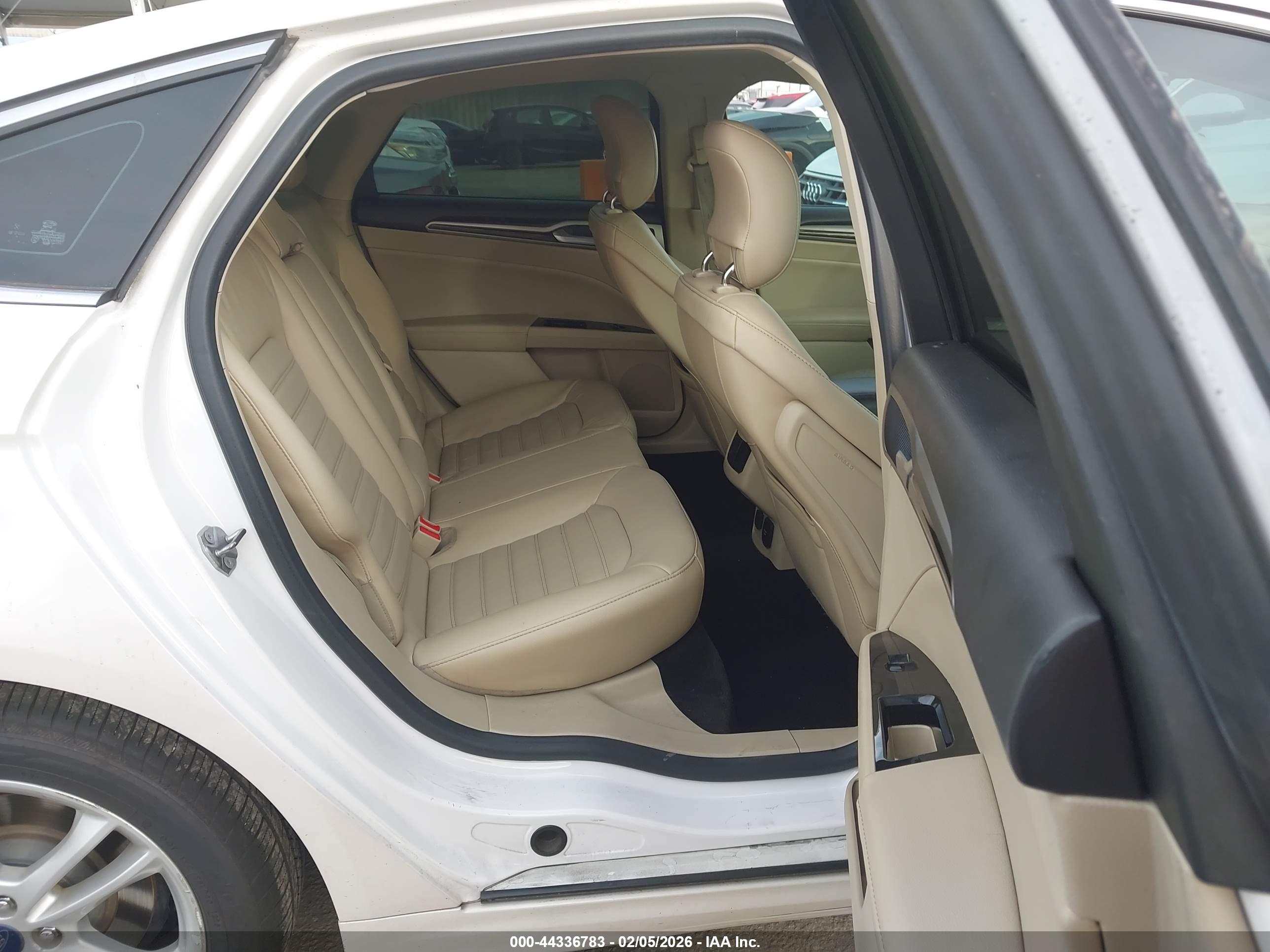 FORD FUSION image 8