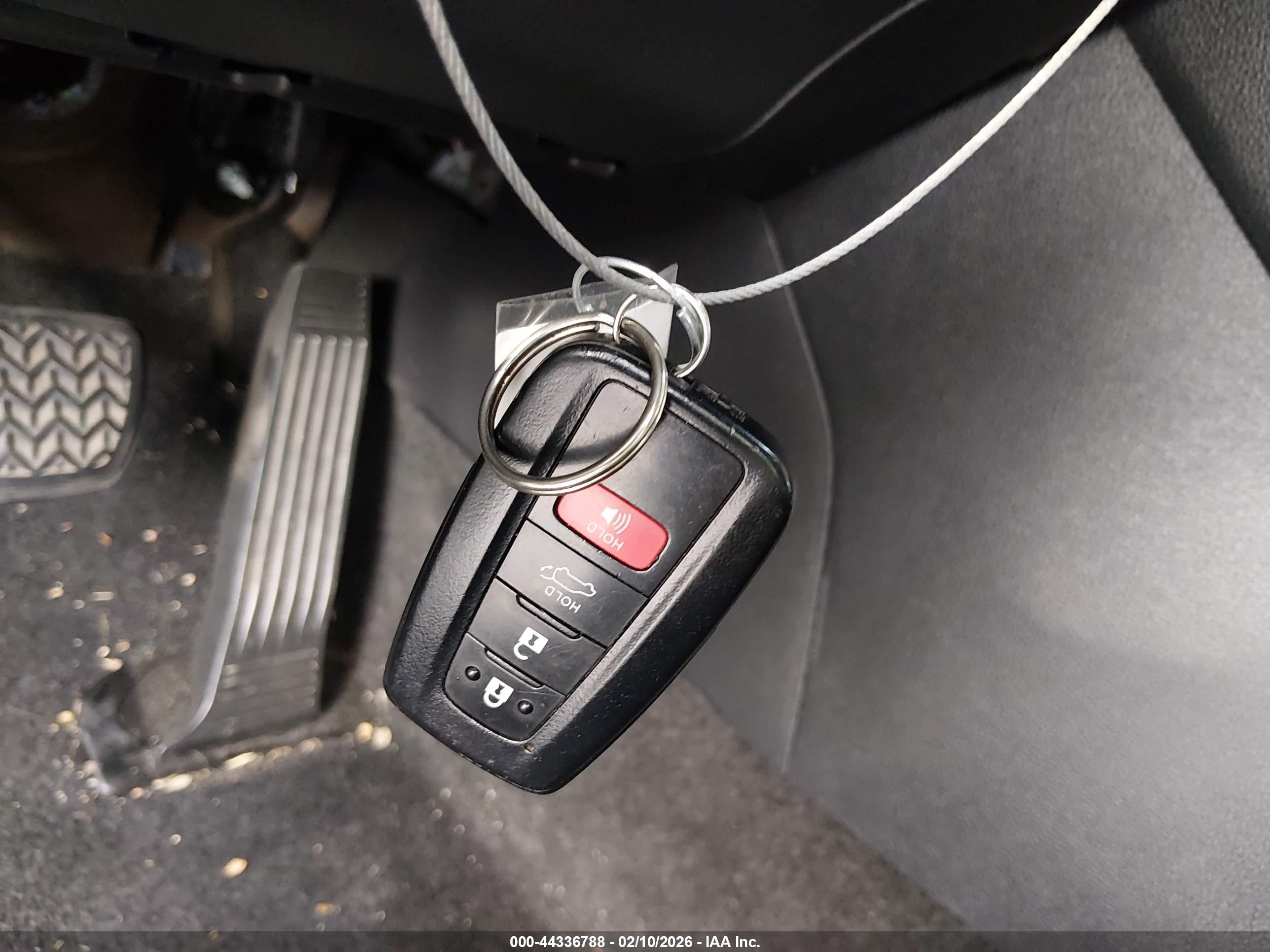 TOYOTA RAV4 image 11