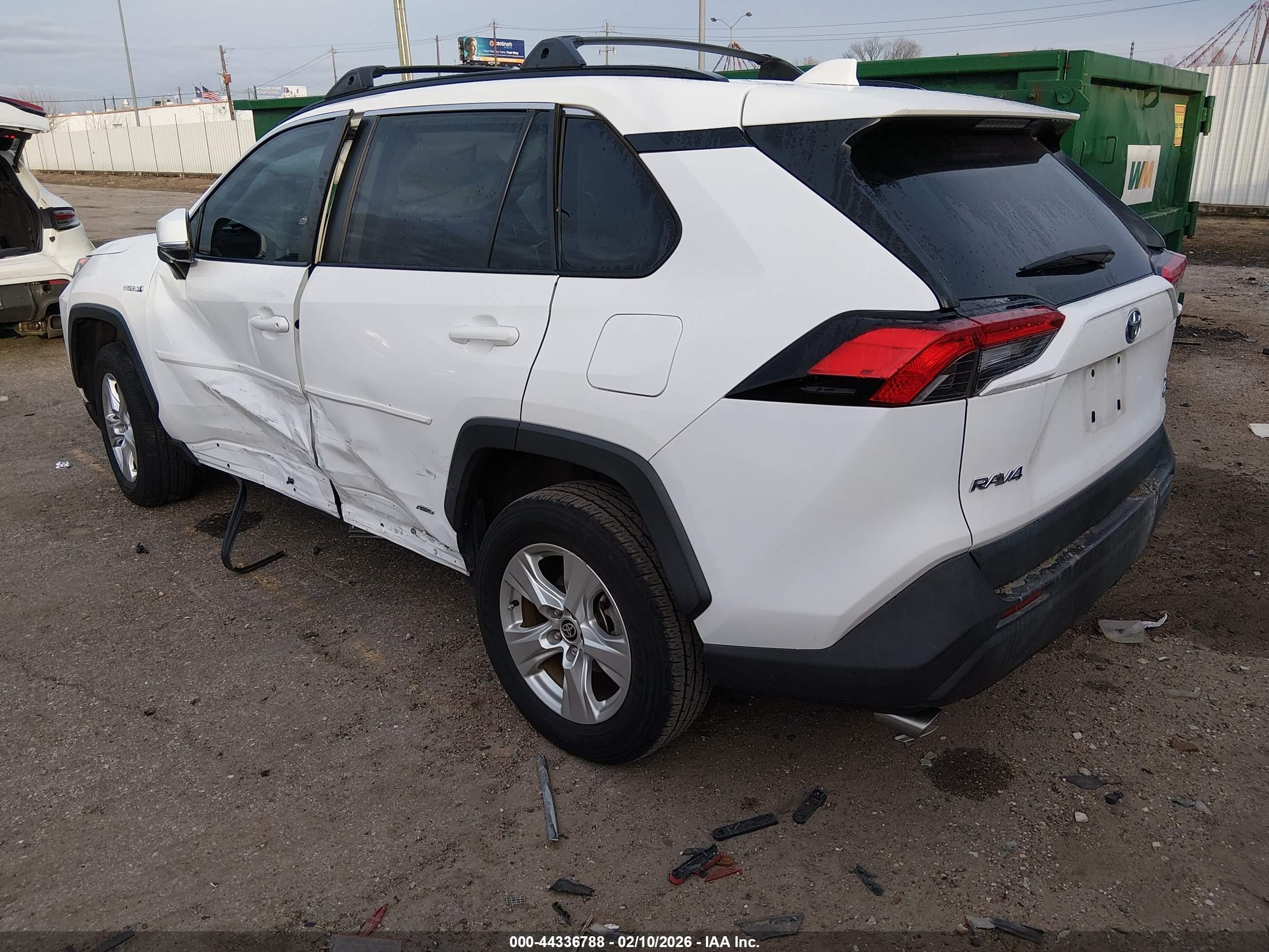 TOYOTA RAV4 image 3
