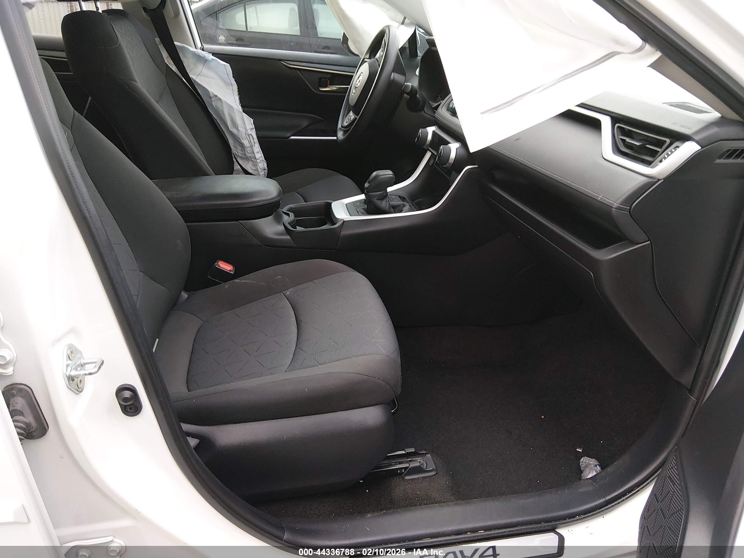 TOYOTA RAV4 image 5