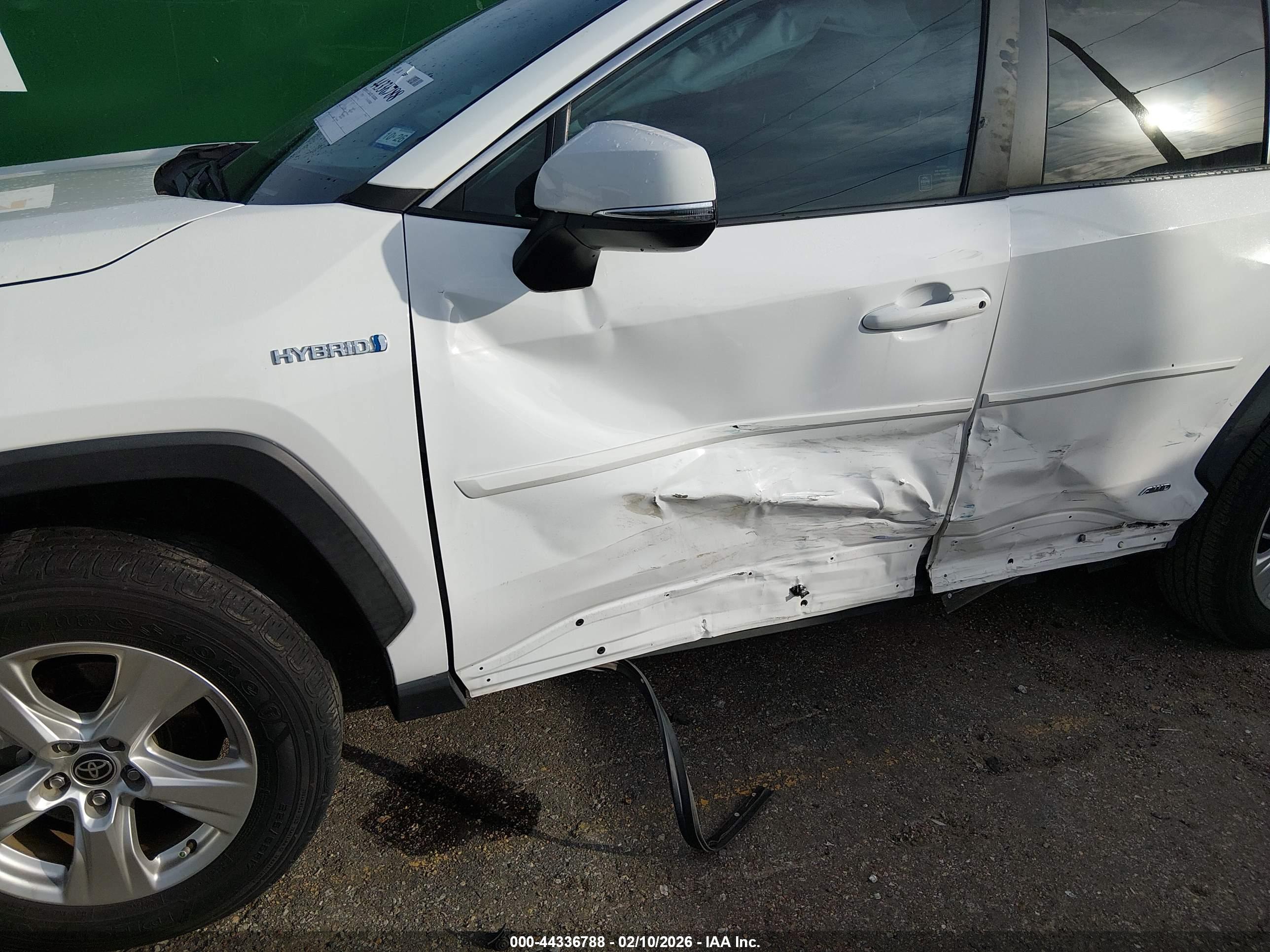 TOYOTA RAV4 image 6