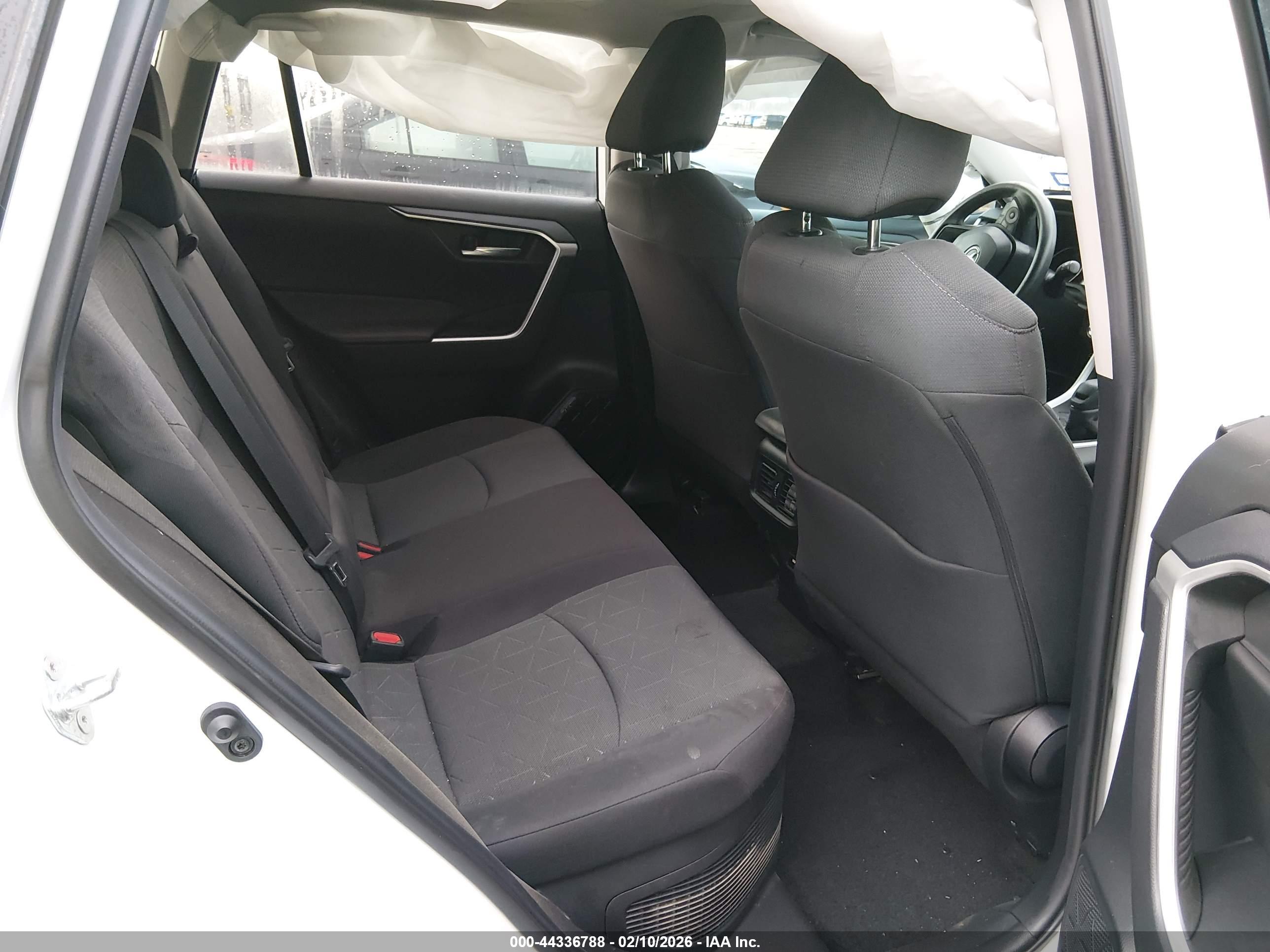 TOYOTA RAV4 image 8