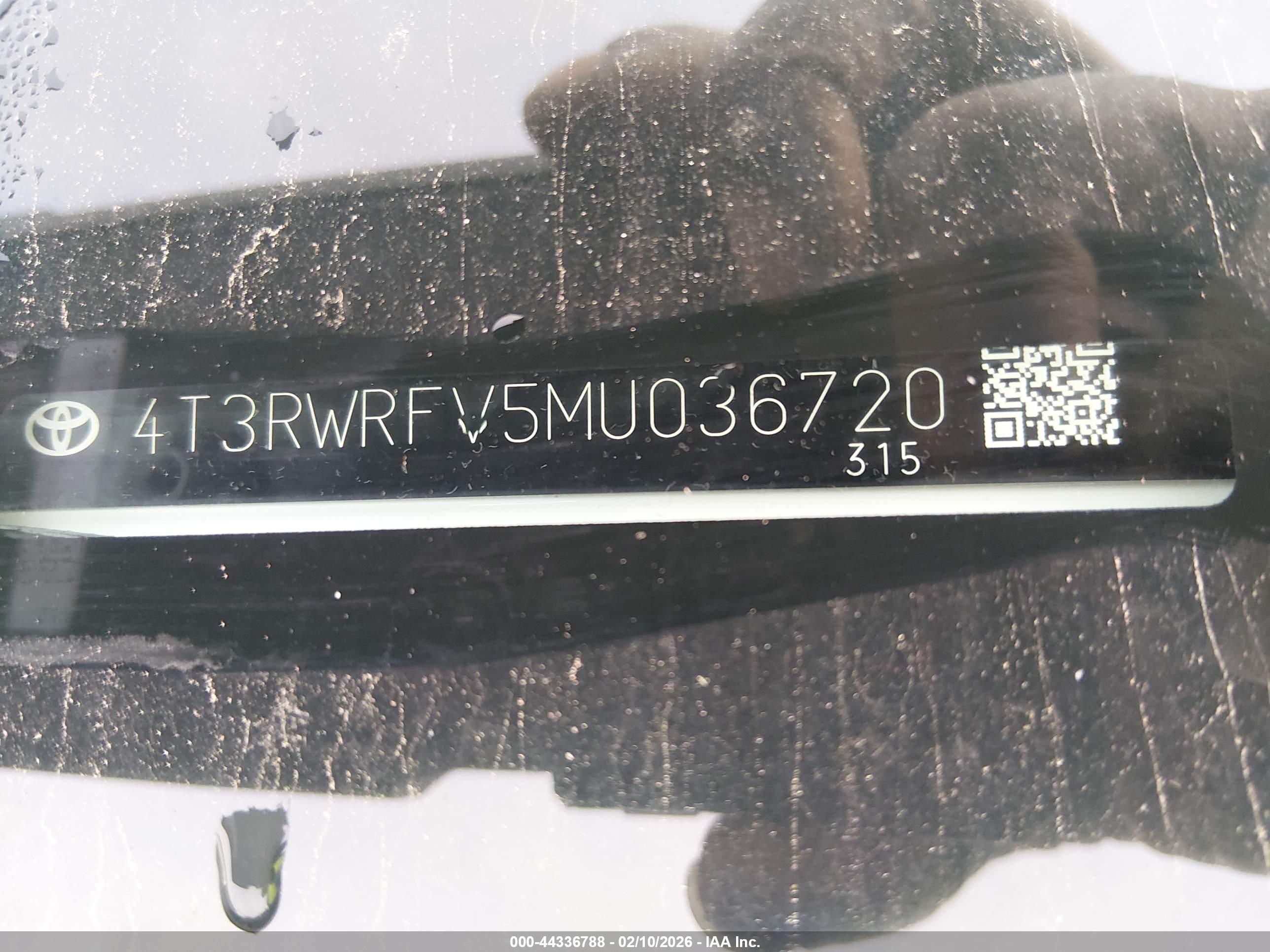TOYOTA RAV4 image 9