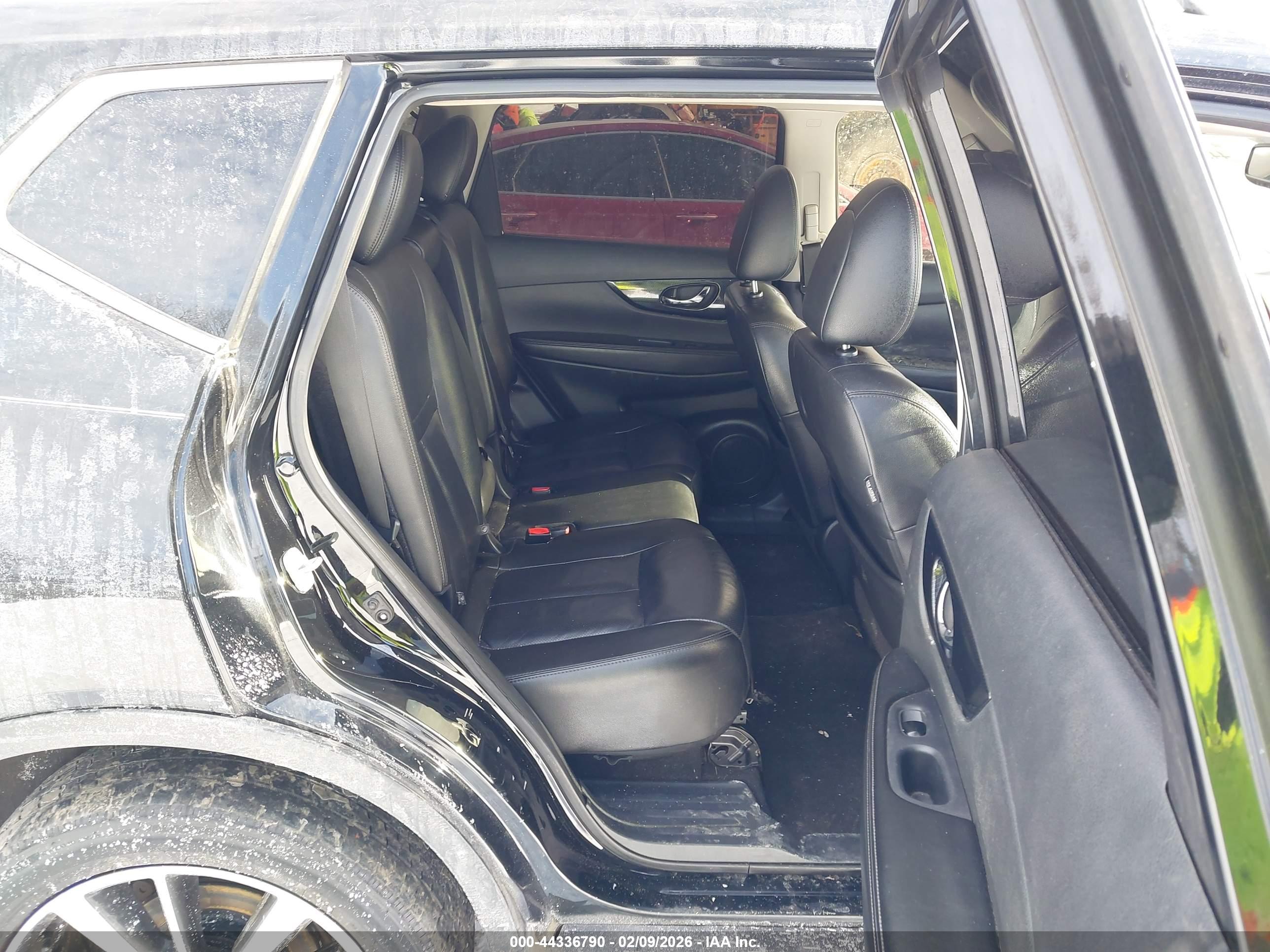 NISSAN ROGUE image 8