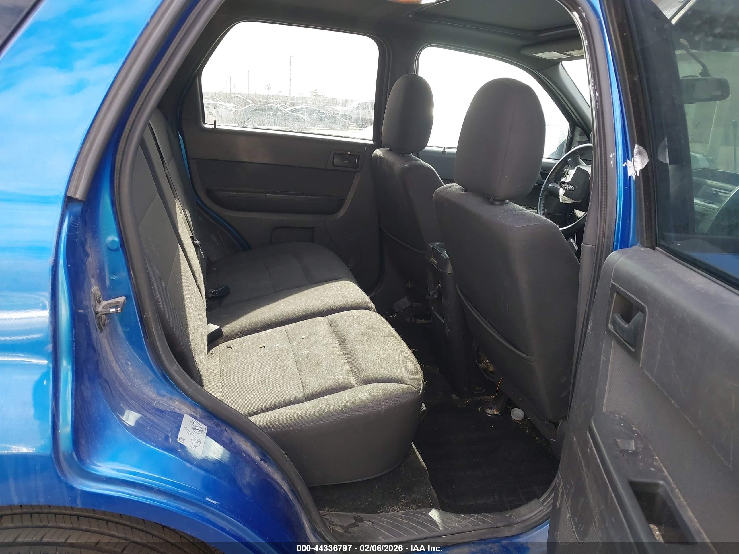 FORD ESCAPE image 8