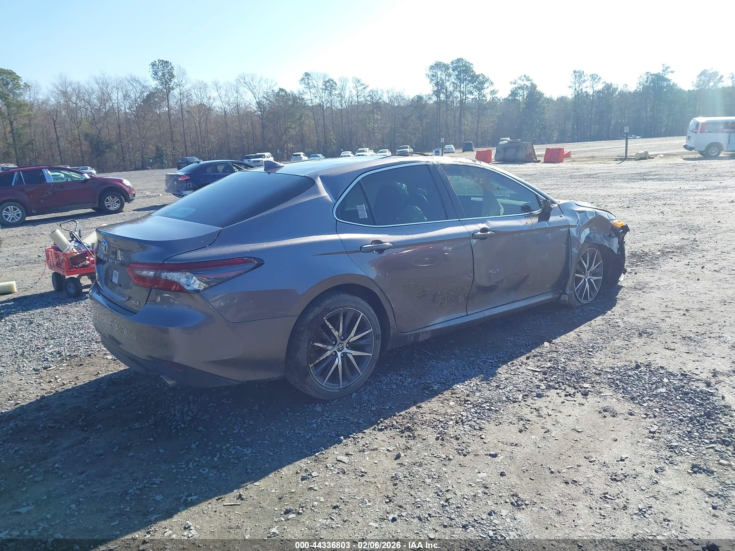 TOYOTA CAMRY image 4
