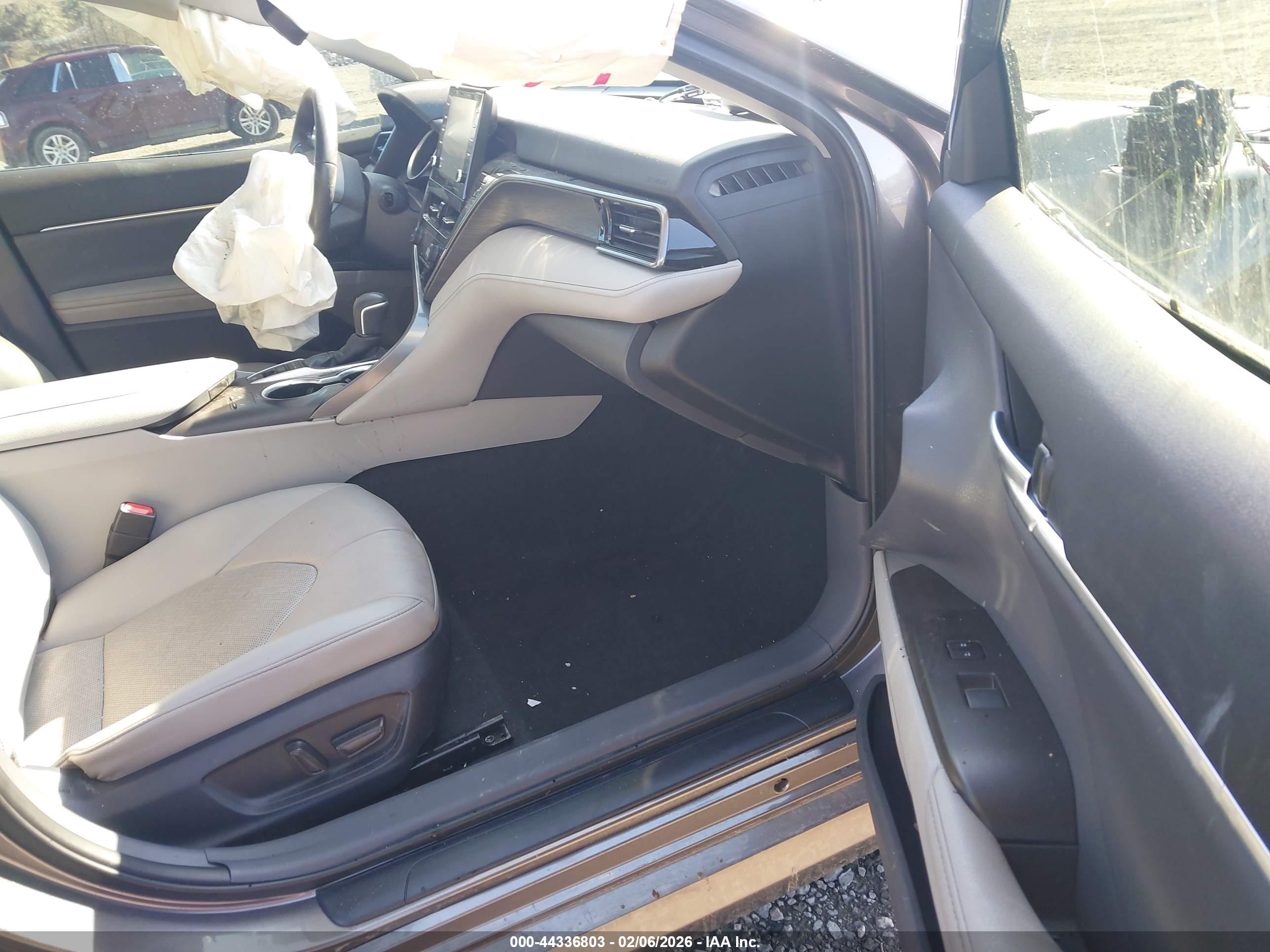 TOYOTA CAMRY image 5
