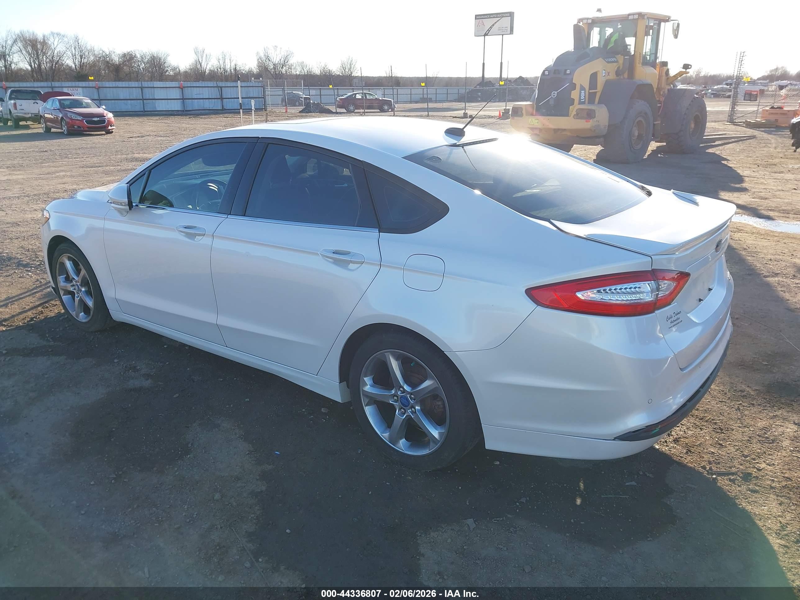 FORD FUSION image 3