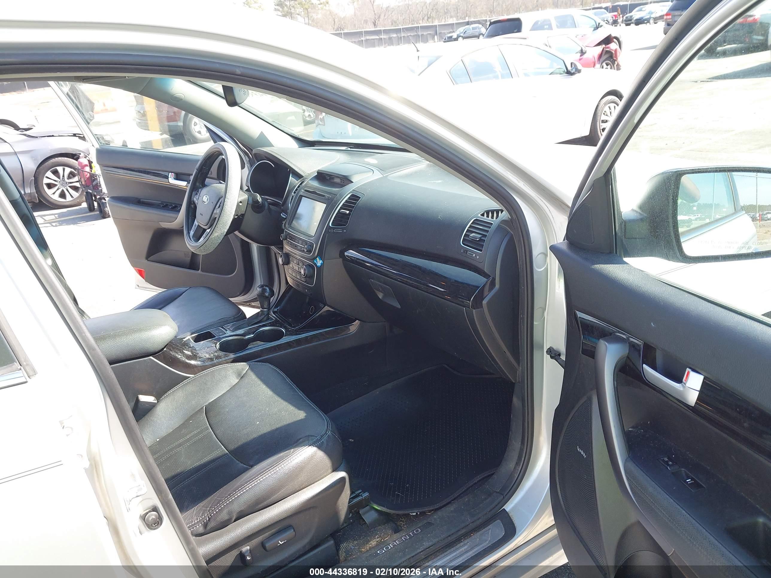 KIA SORENTO image 5