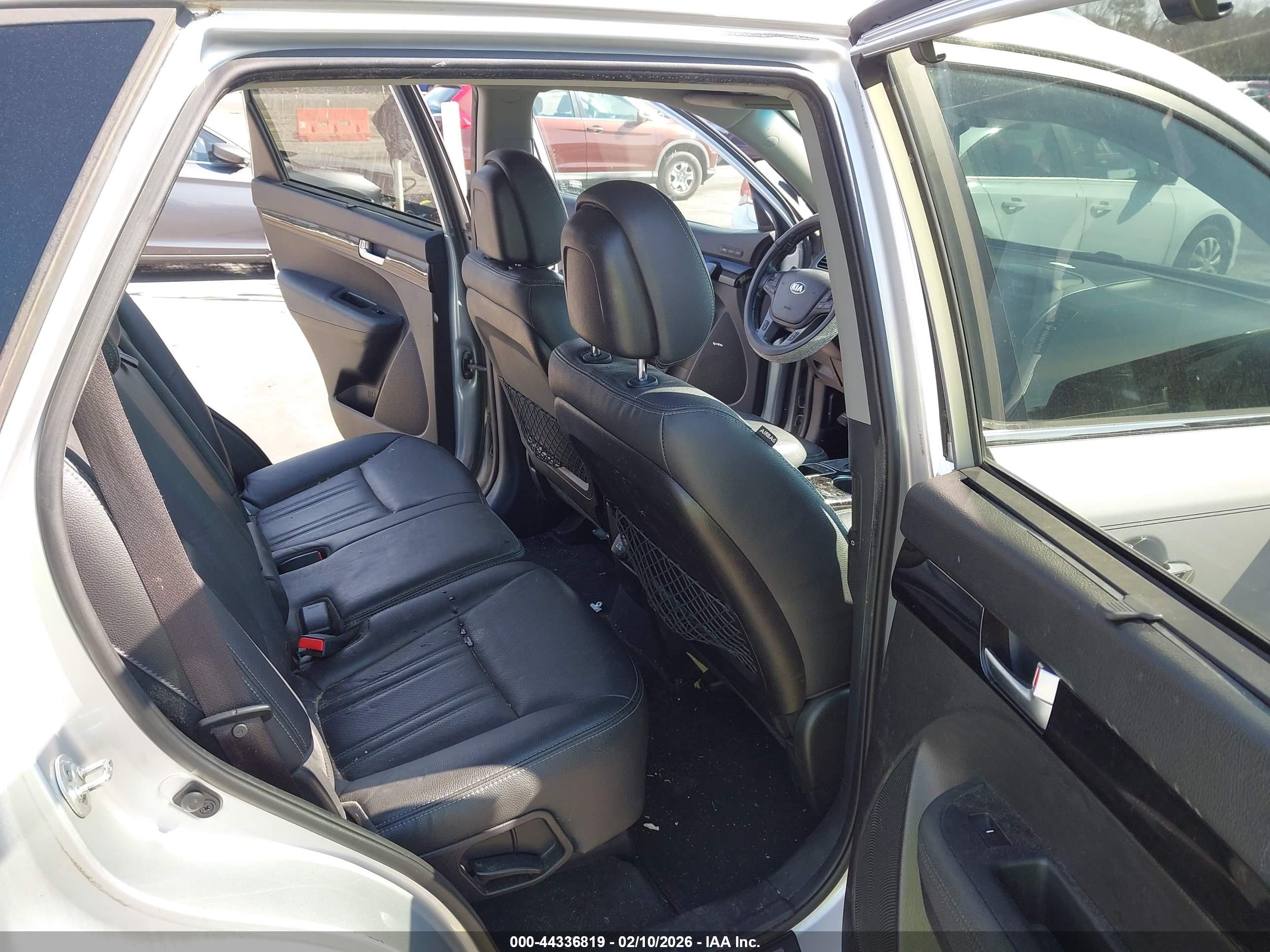 KIA SORENTO image 8