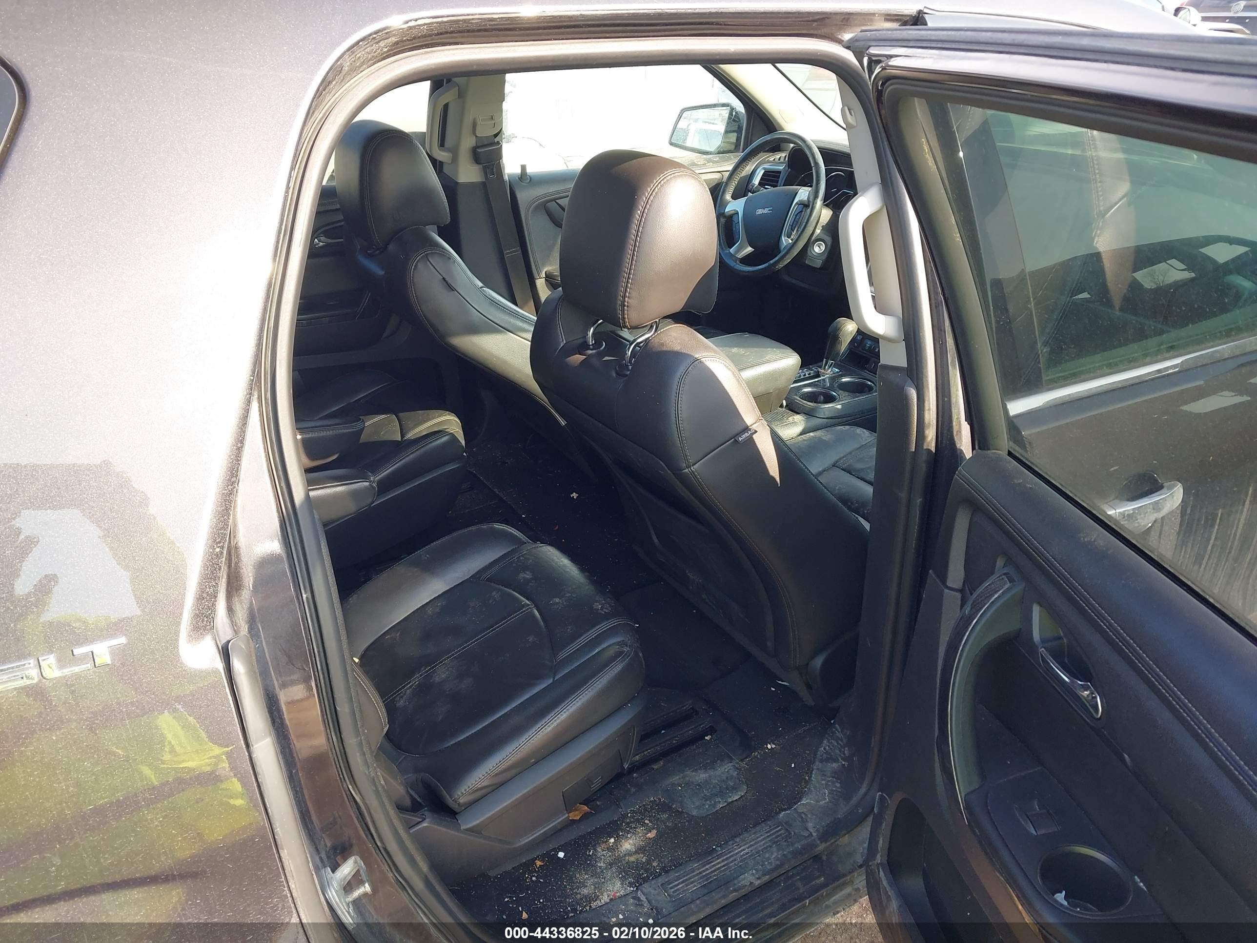 GMC ACADIA image 8