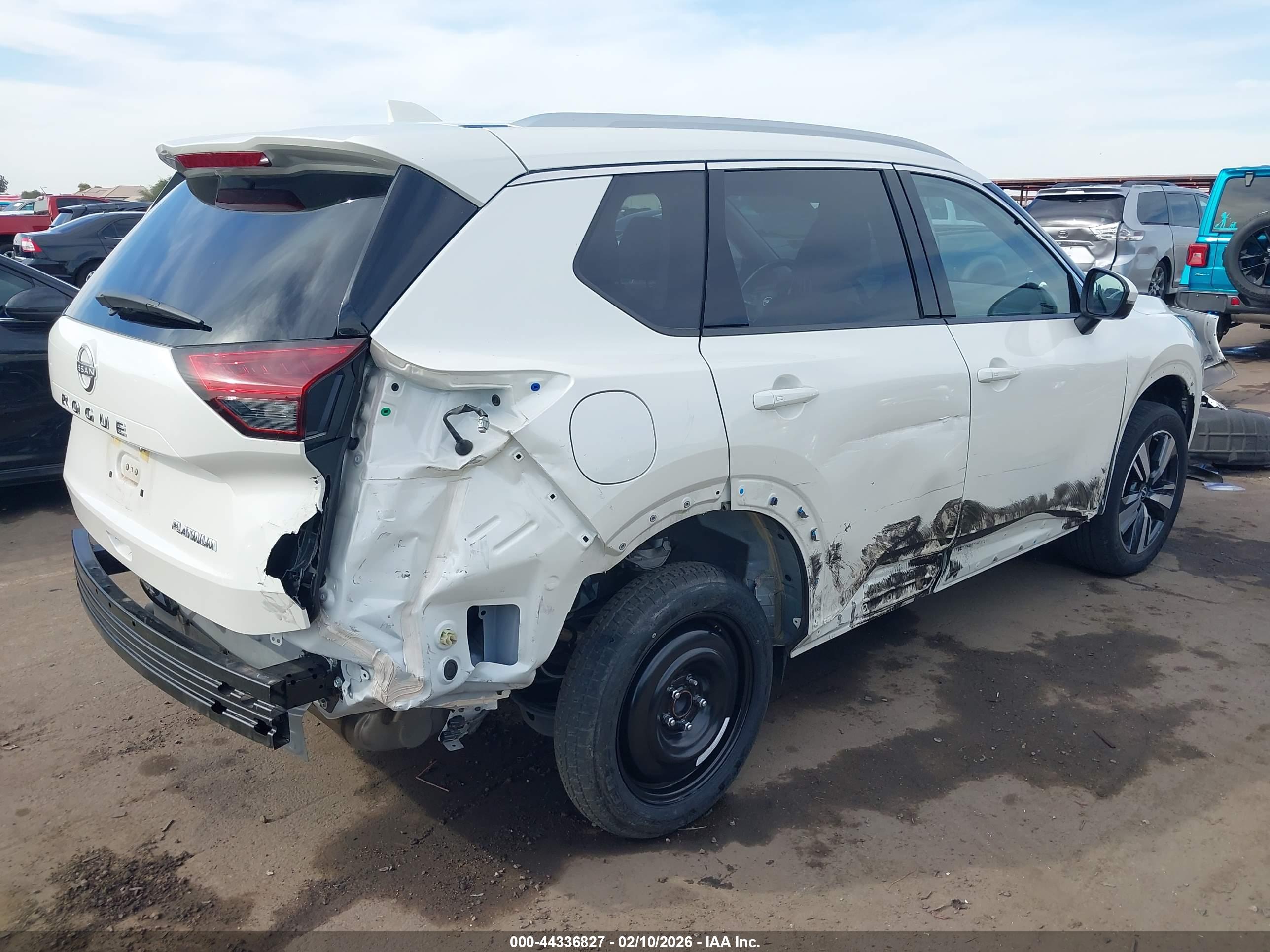 NISSAN ROGUE image 4
