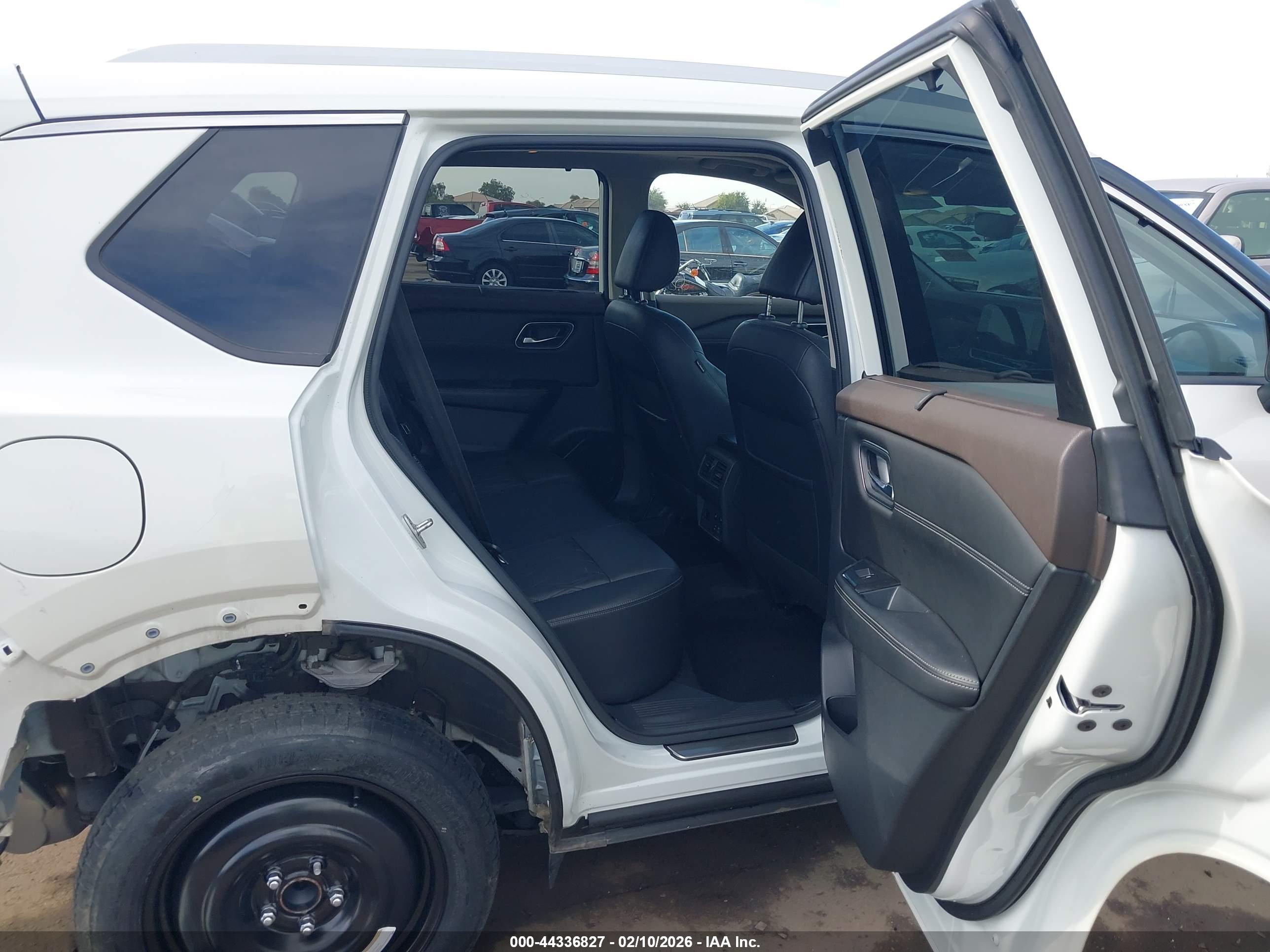 NISSAN ROGUE image 8