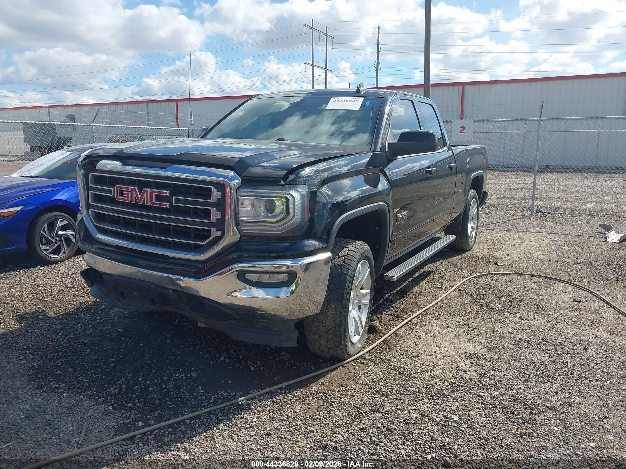 GMC SIERRA image 2