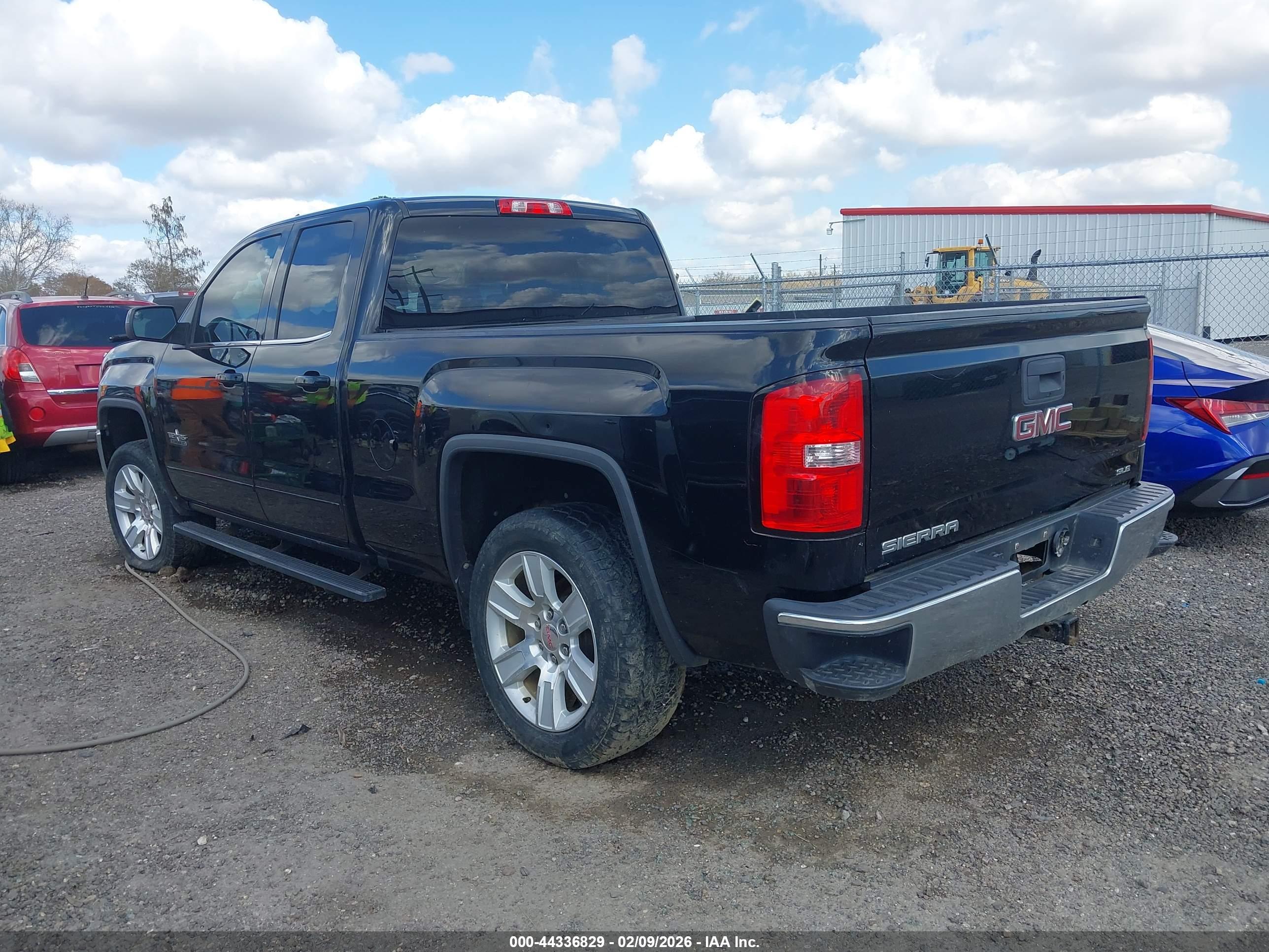 GMC SIERRA image 3