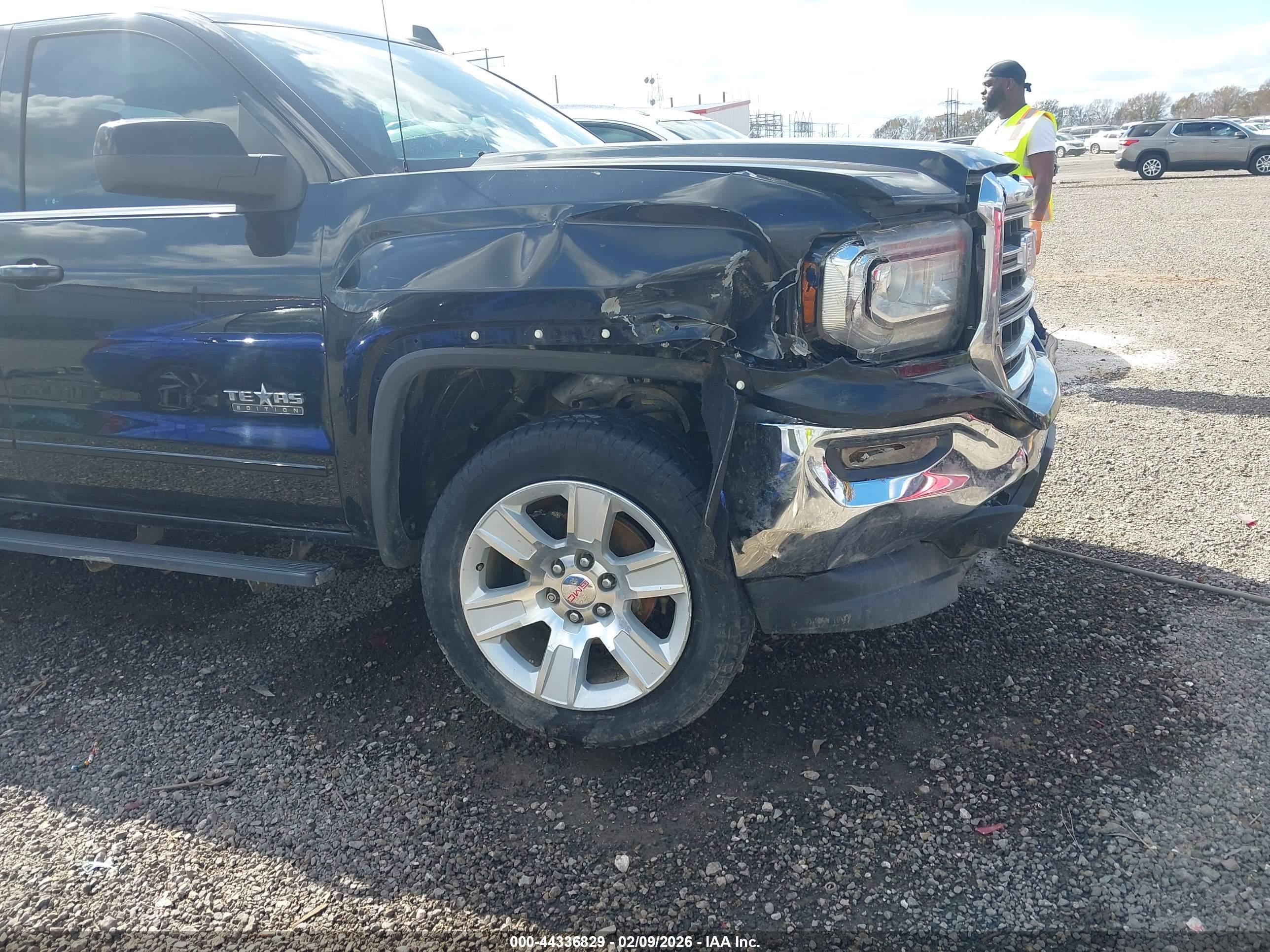 GMC SIERRA image 6