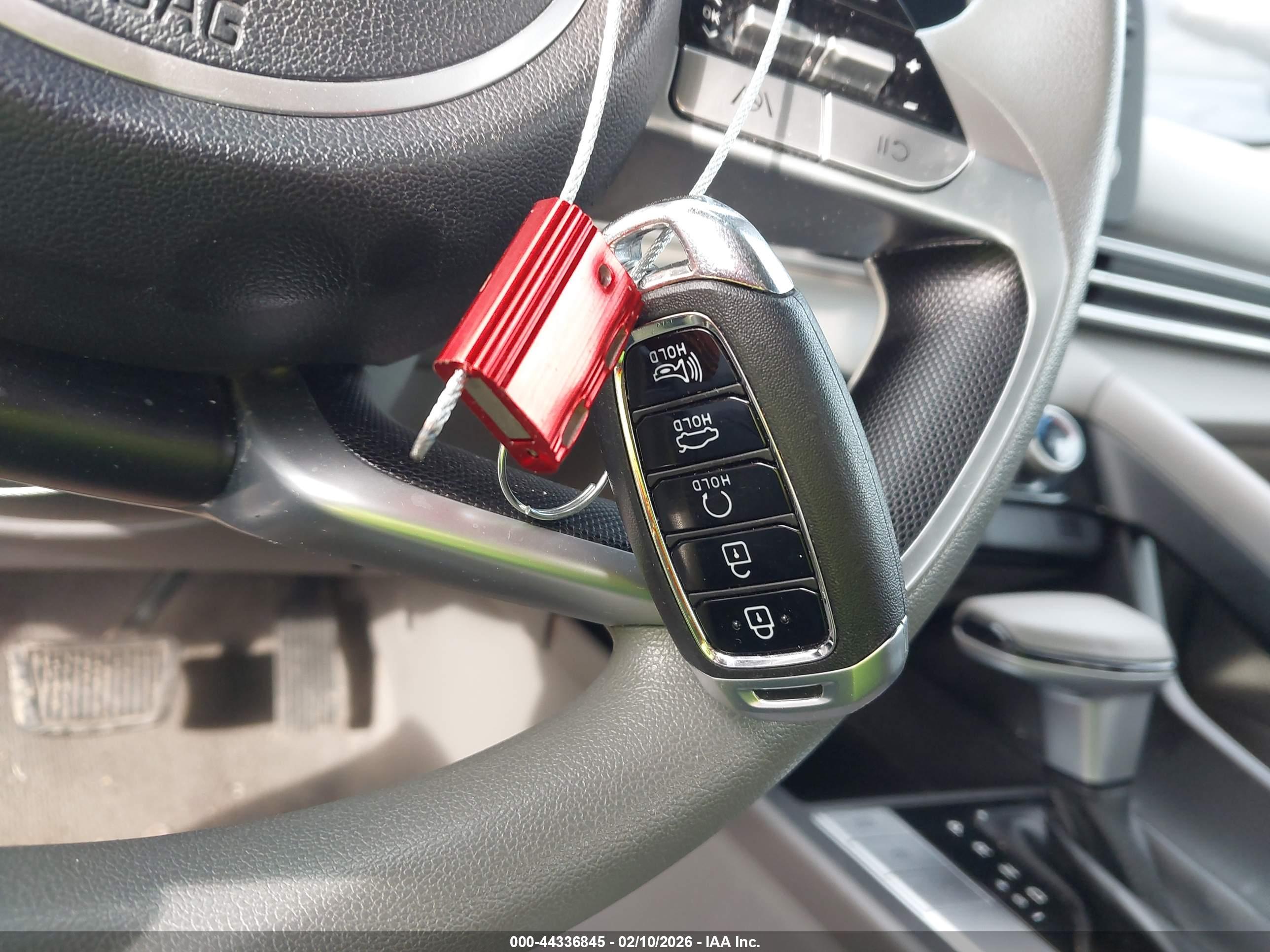 HYUNDAI ELANTRA image 11