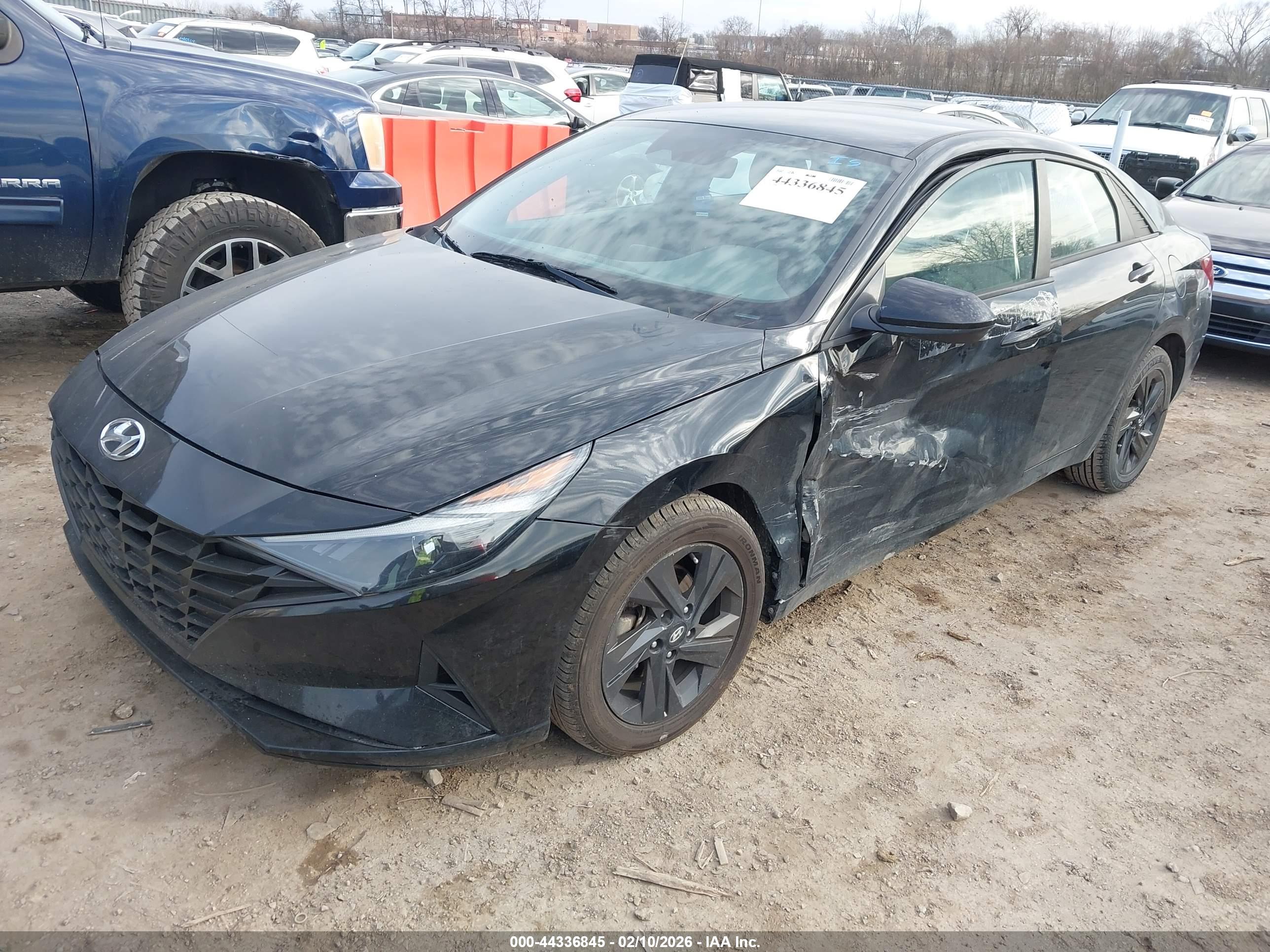 HYUNDAI ELANTRA image 2