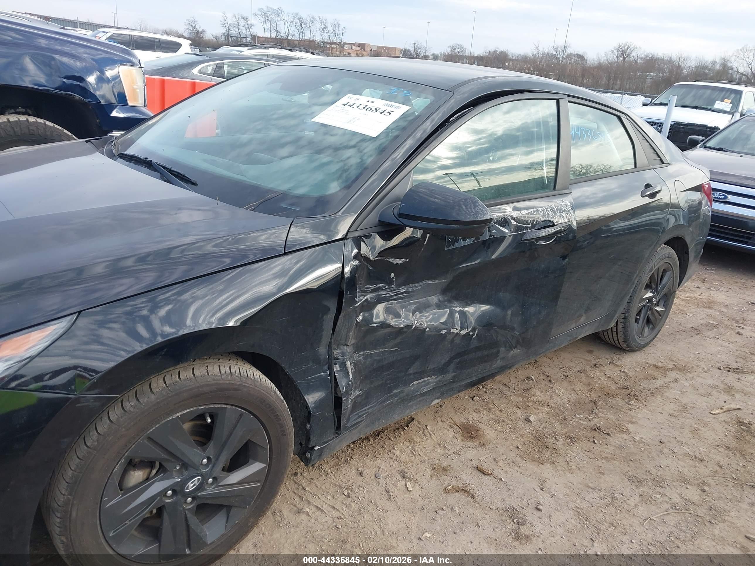 HYUNDAI ELANTRA image 6