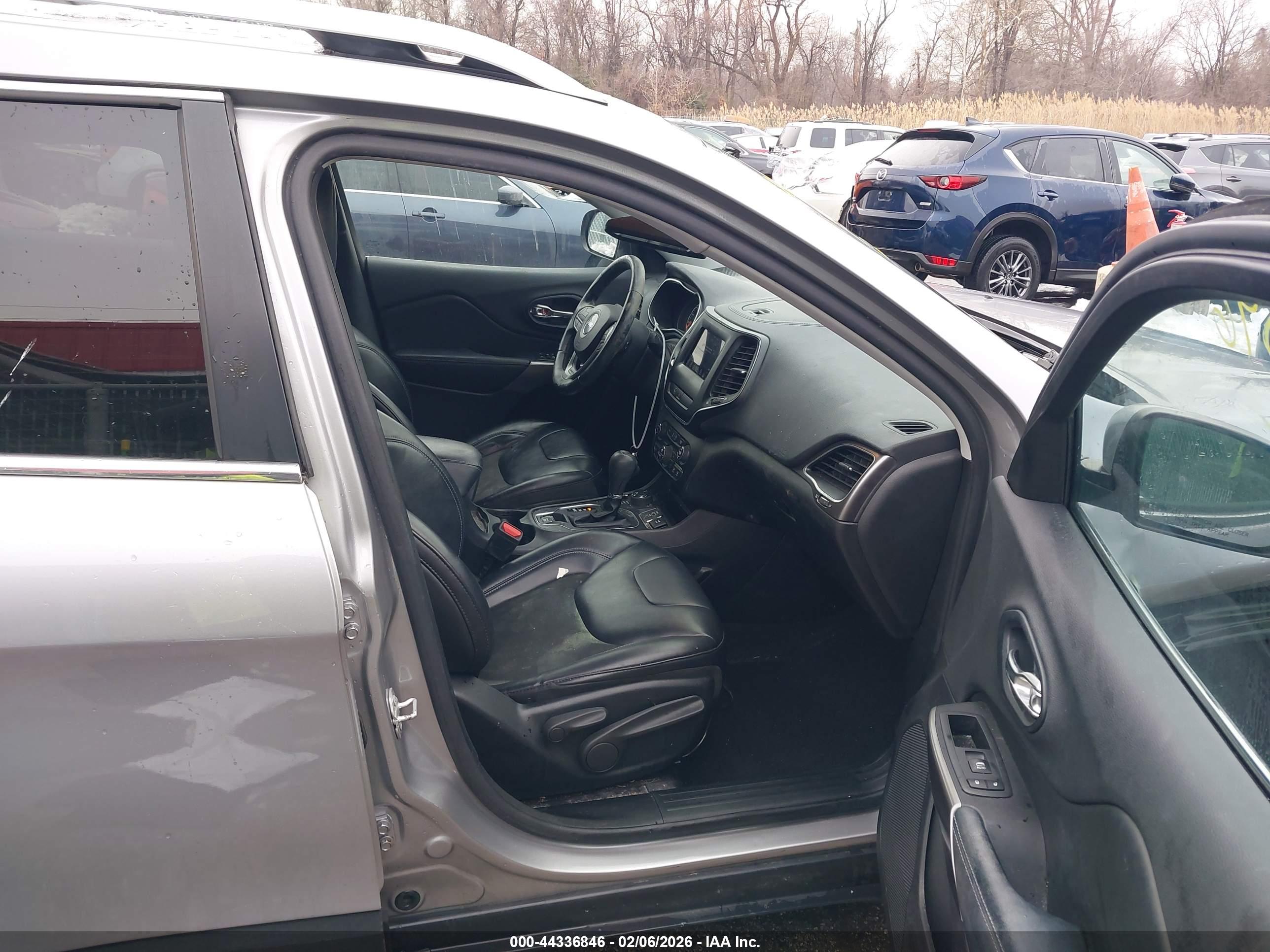 JEEP CHEROKEE image 5