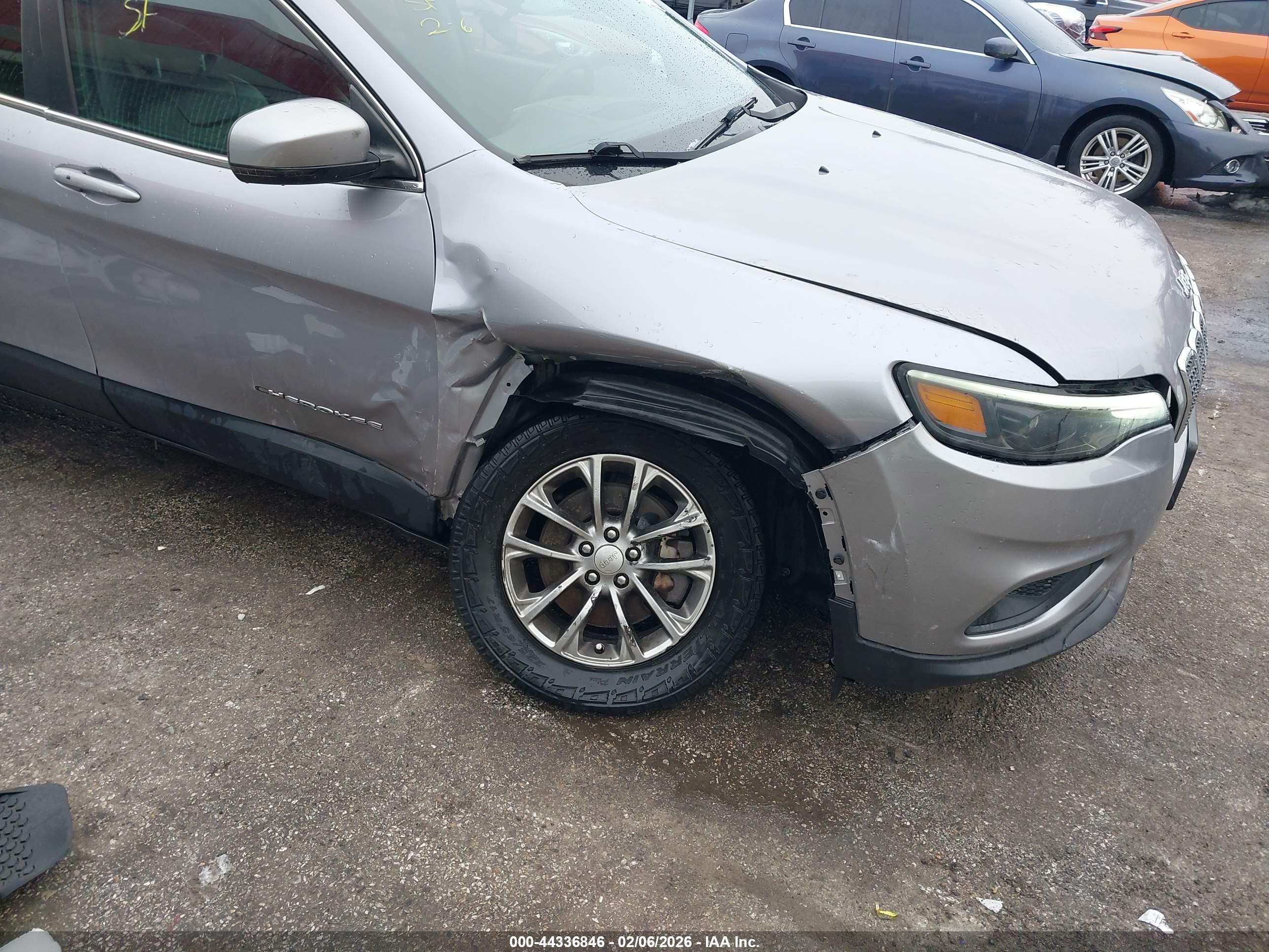 JEEP CHEROKEE image 6