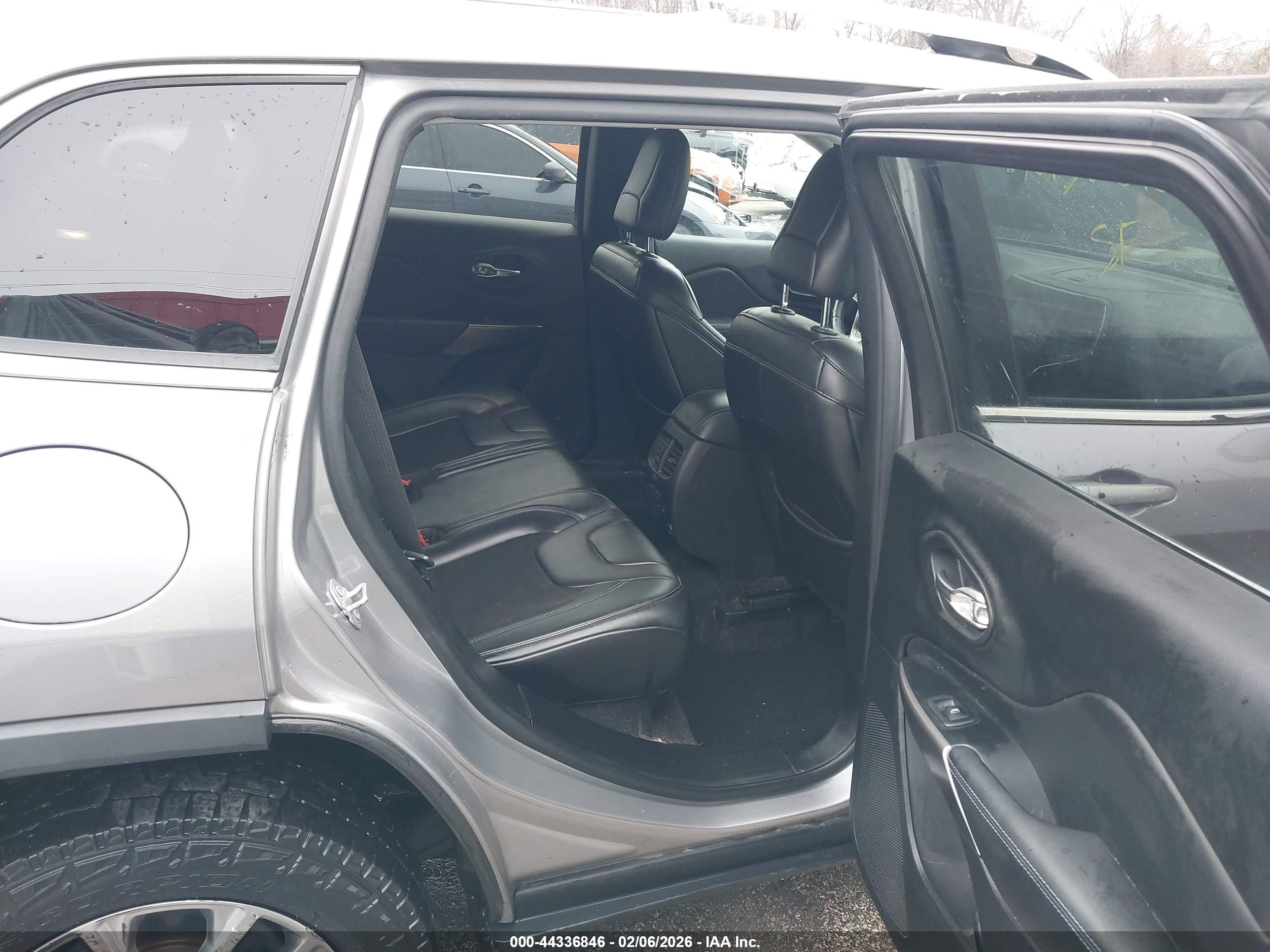 JEEP CHEROKEE image 8
