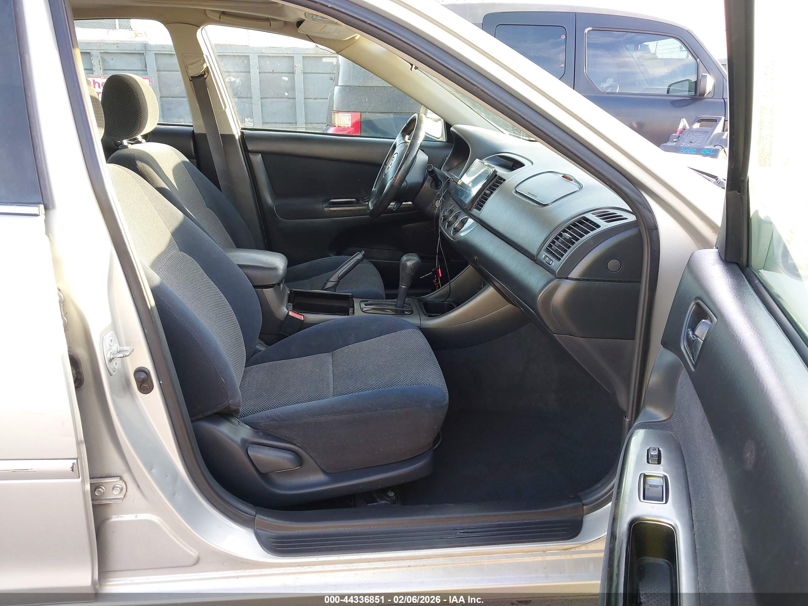 TOYOTA CAMRY image 5