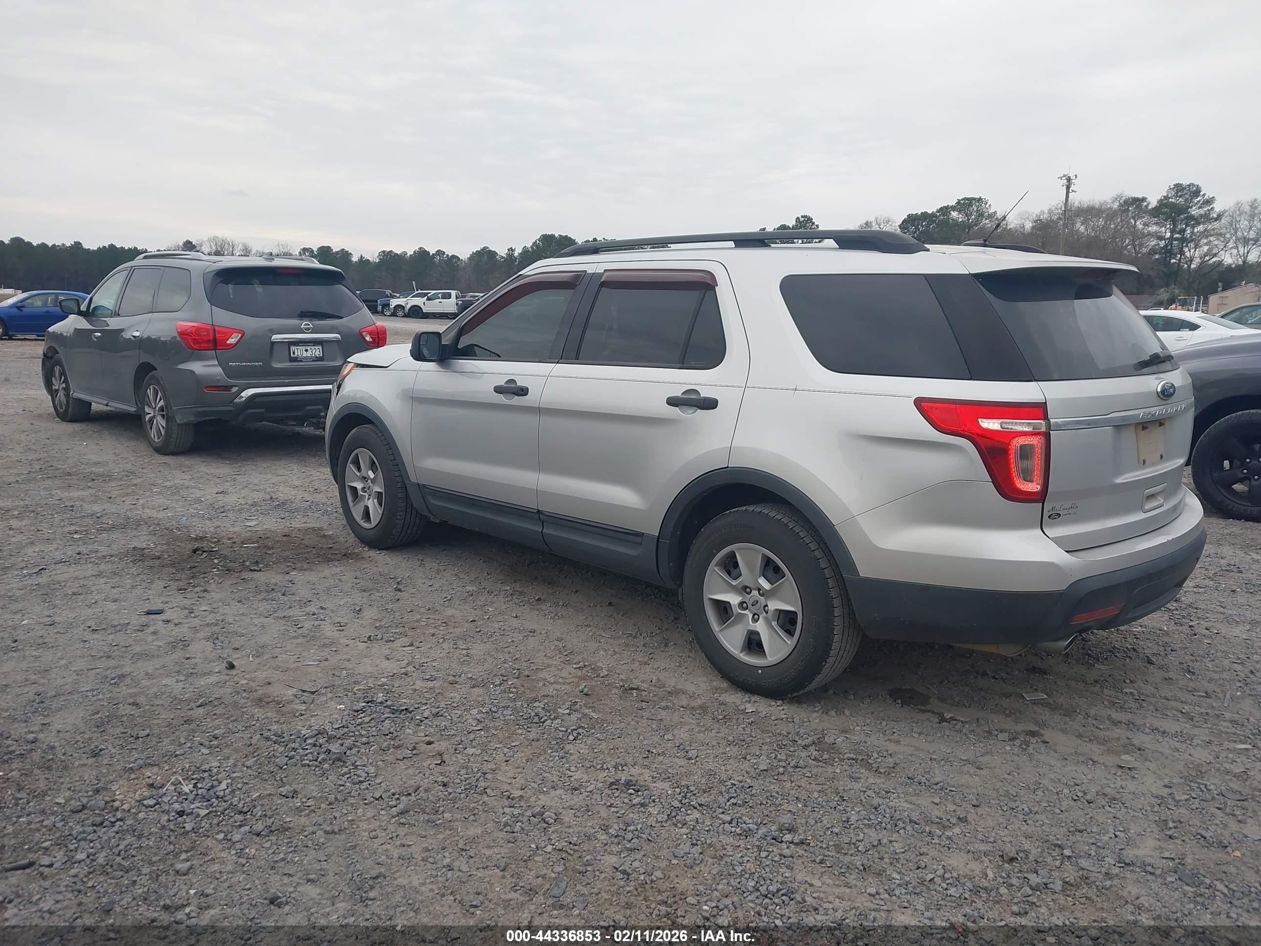 FORD EXPLORER image 3