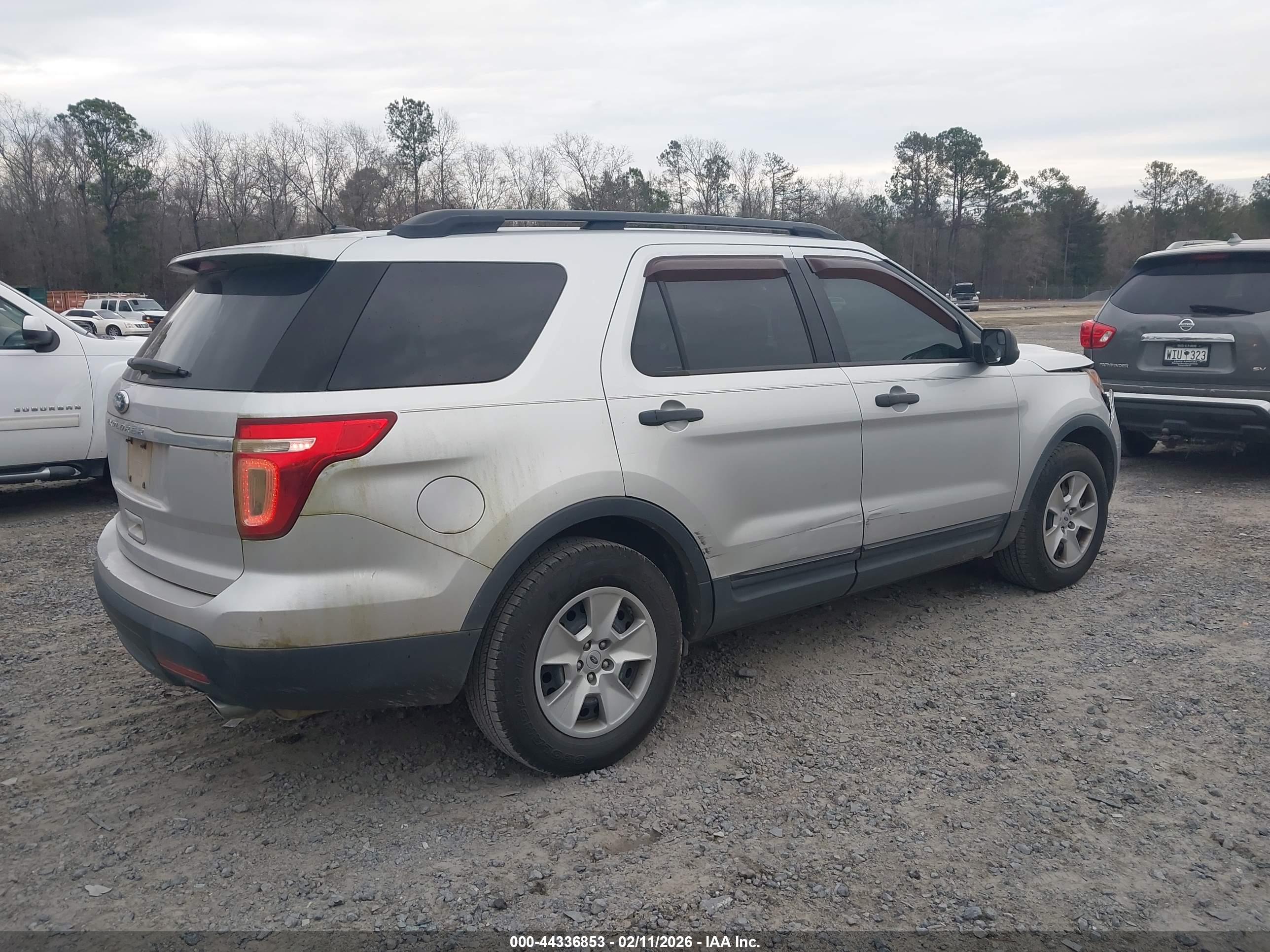 FORD EXPLORER image 4