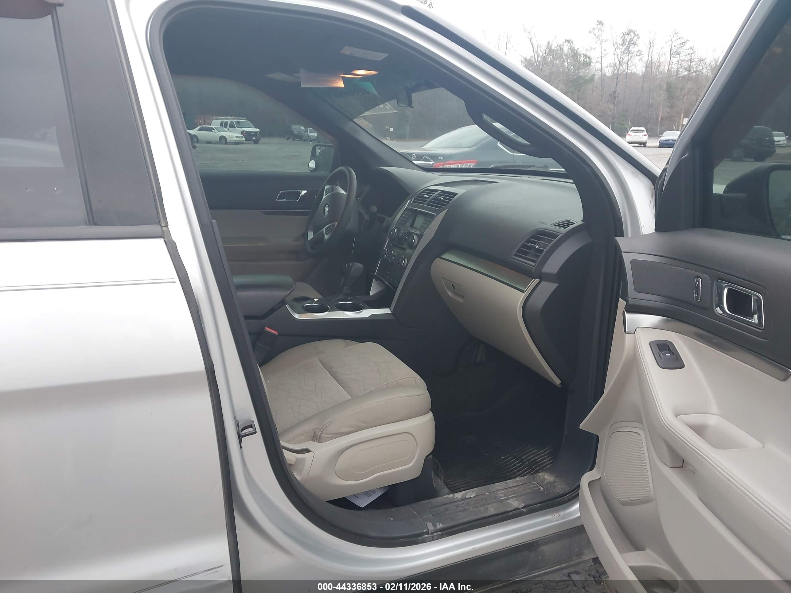 FORD EXPLORER image 5