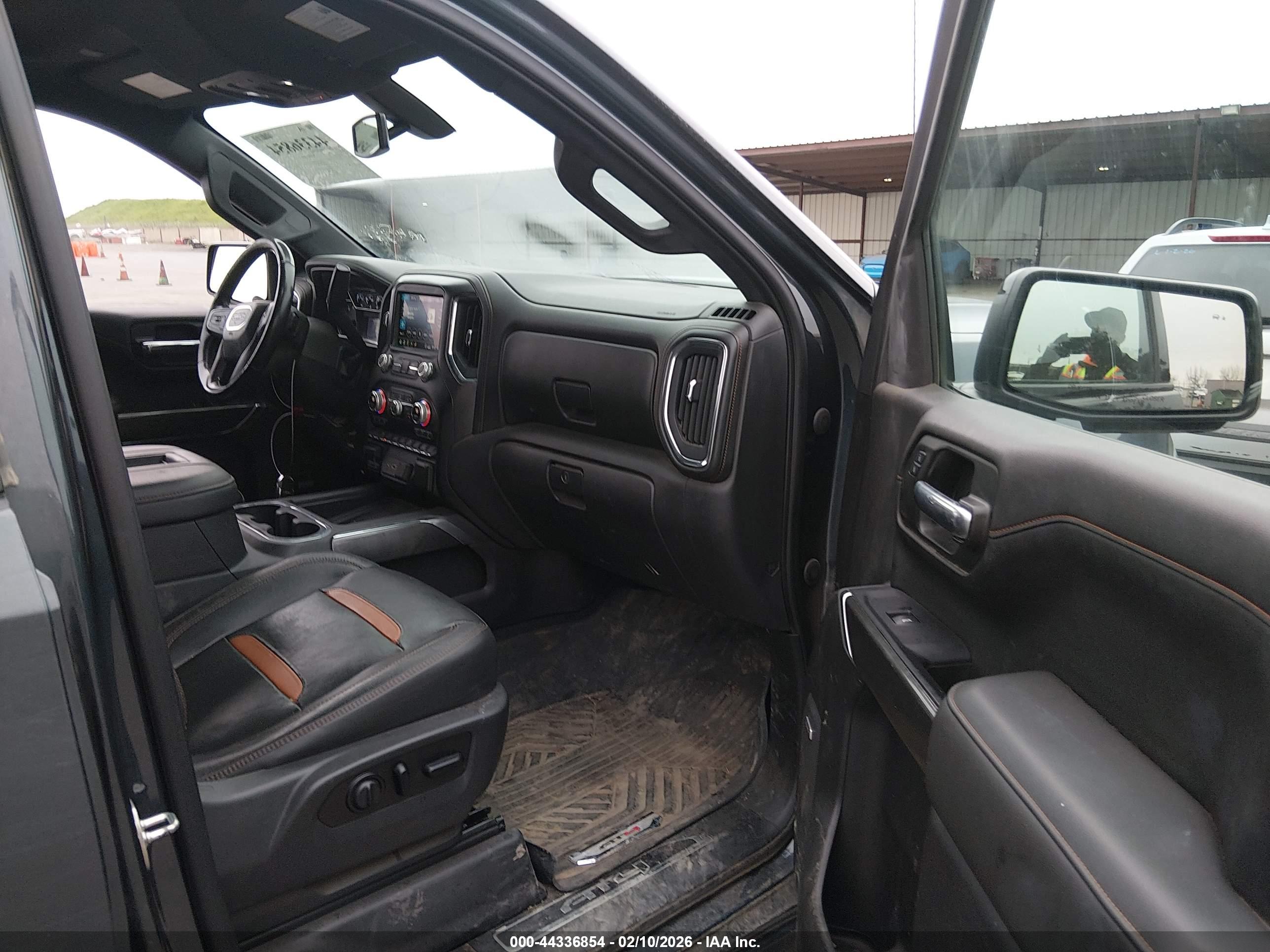 GMC SIERRA image 5